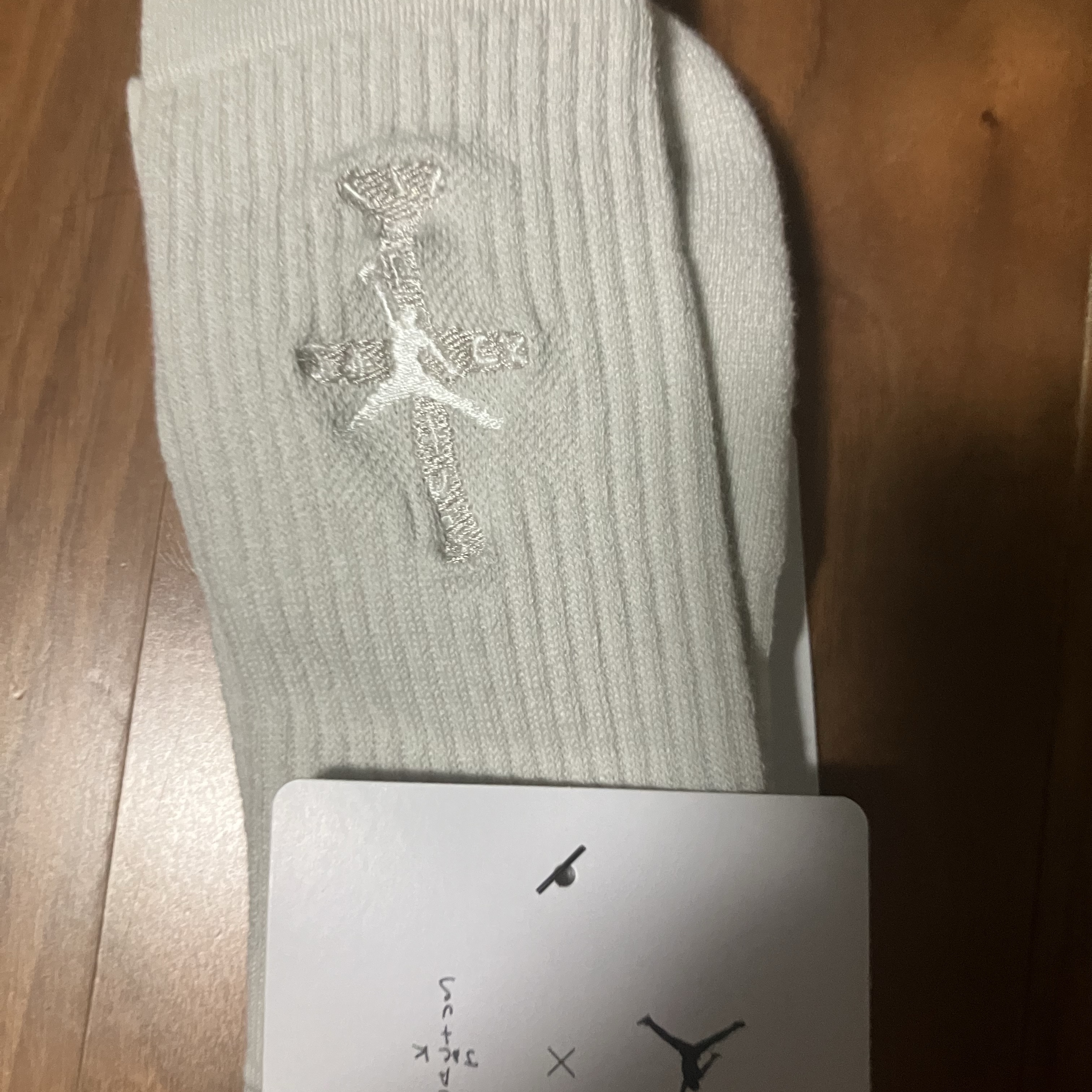 Jordan x Travis Scott Cushioned Crew Socks Light Bone 착용 스타일