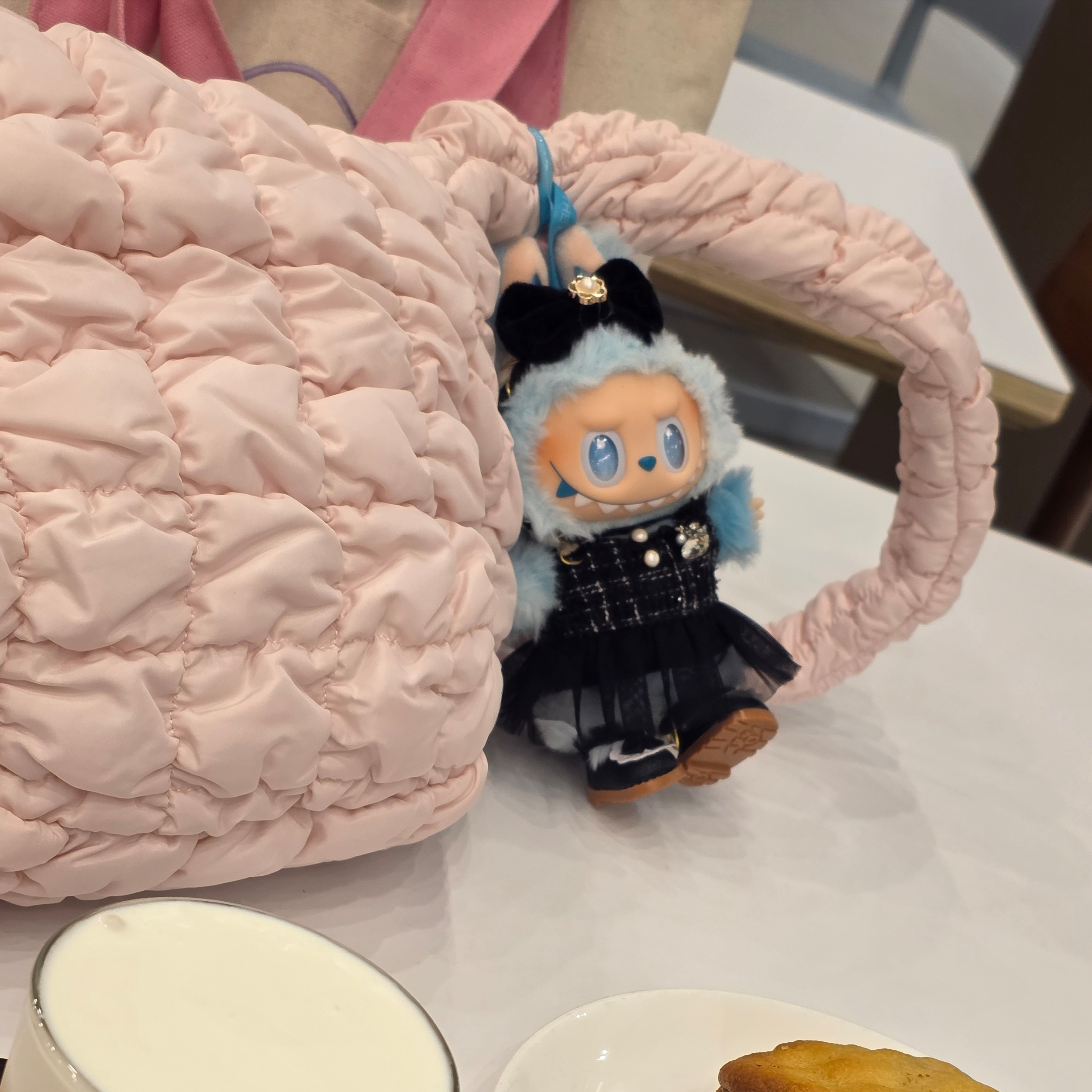 Pop Mart Labubu The Monsters Highlight Series Hope Keyring (Opened Case), COS Quilted Messenger Bag Light Pink 착용 스타일 - 1