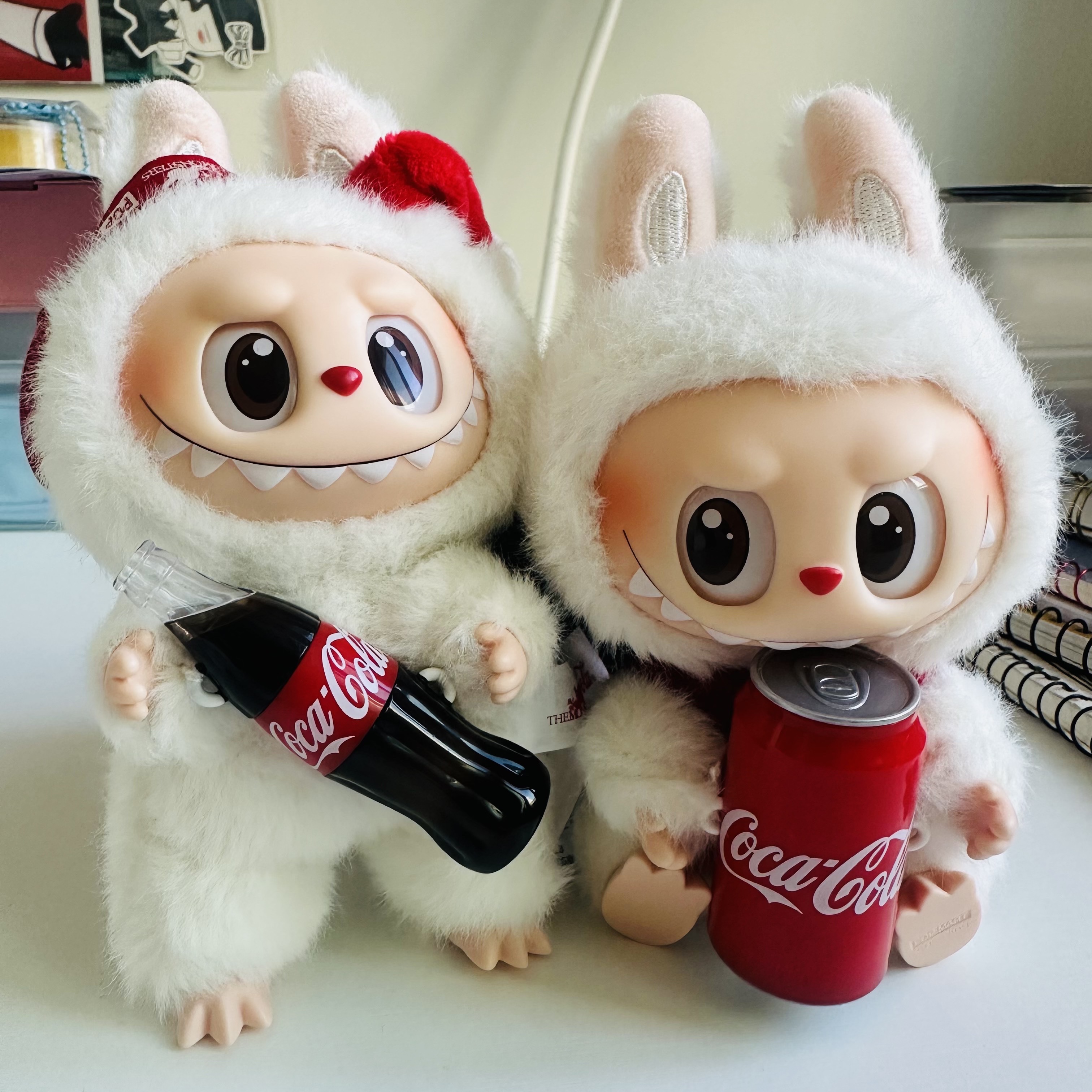 Pop Mart Labubu Coca Cola Series Happy Factor Keyring (Opened Case) 착용 스타일 - 2