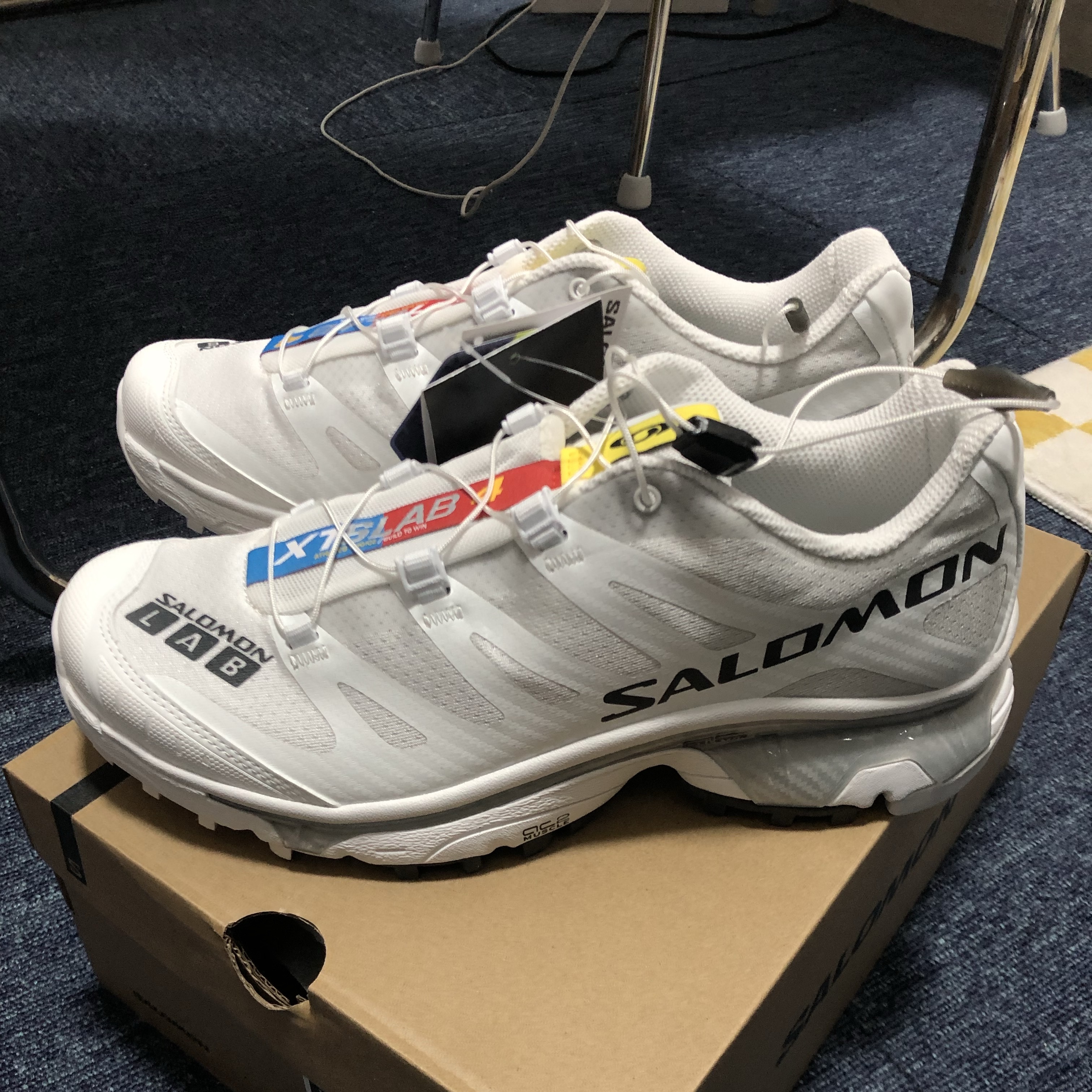 Salomon XT-4 White Lunar Rock 착용 스타일