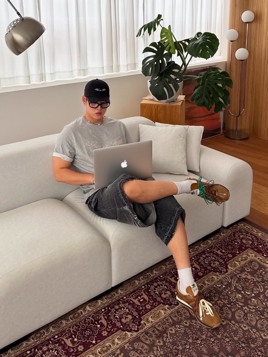 THIS IS FINE Oversized Signature Tee Sportif Gray, THIS IS FINE Signature Ball Cap Black 착용 스타일 - 7