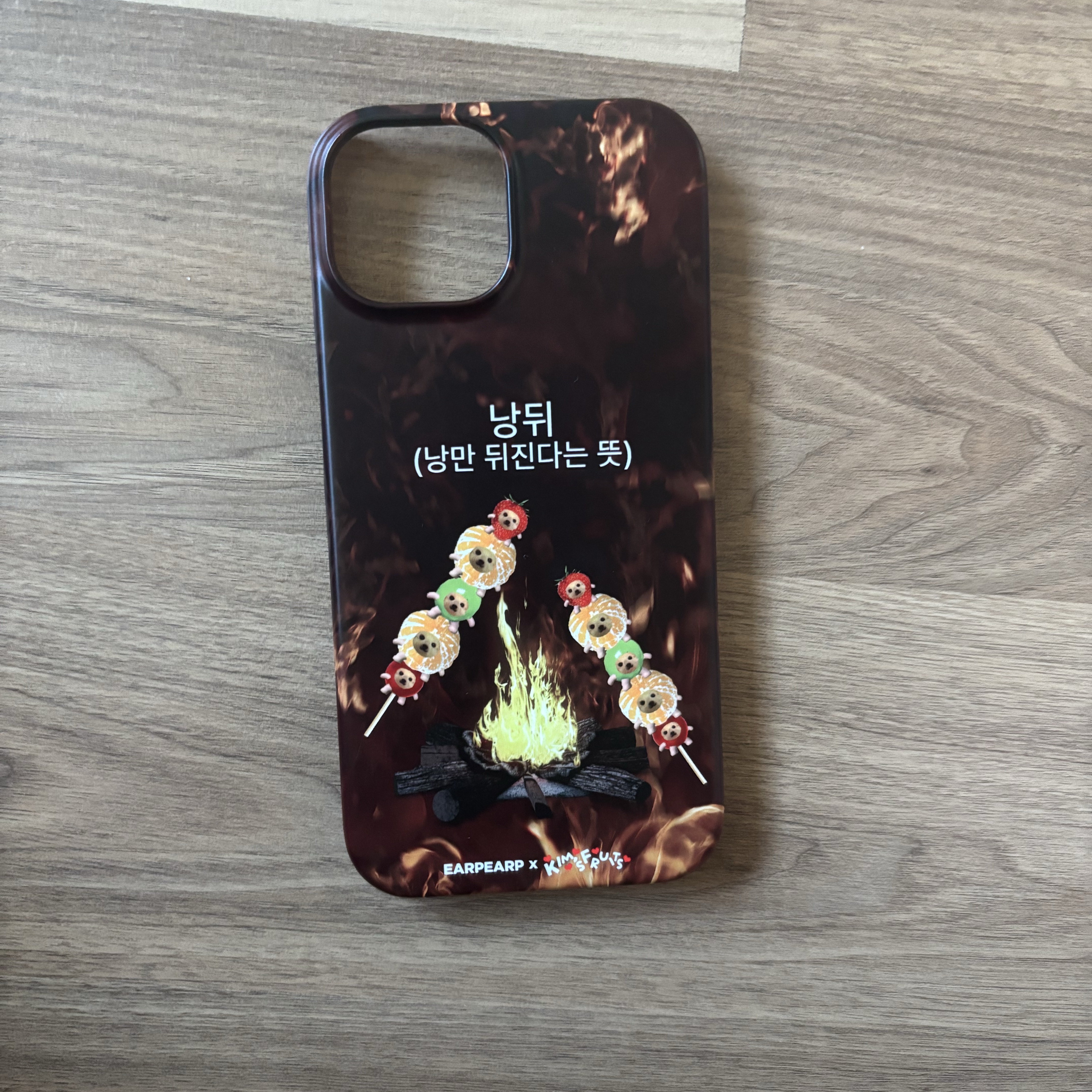 [EARPEARP X KIMS FRUITS] Romance is on Fire Hard Case 착용 스타일