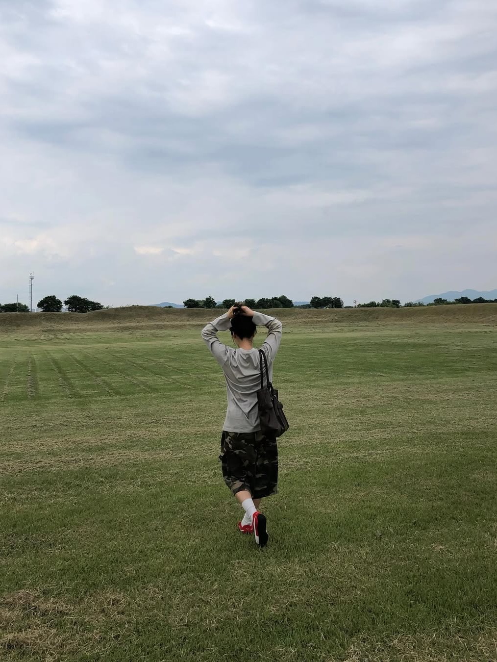 SLOW RECORD HOUSE Carpenter Bermuda Wide Camo Pants Vintage Green 착용 스타일 - 4