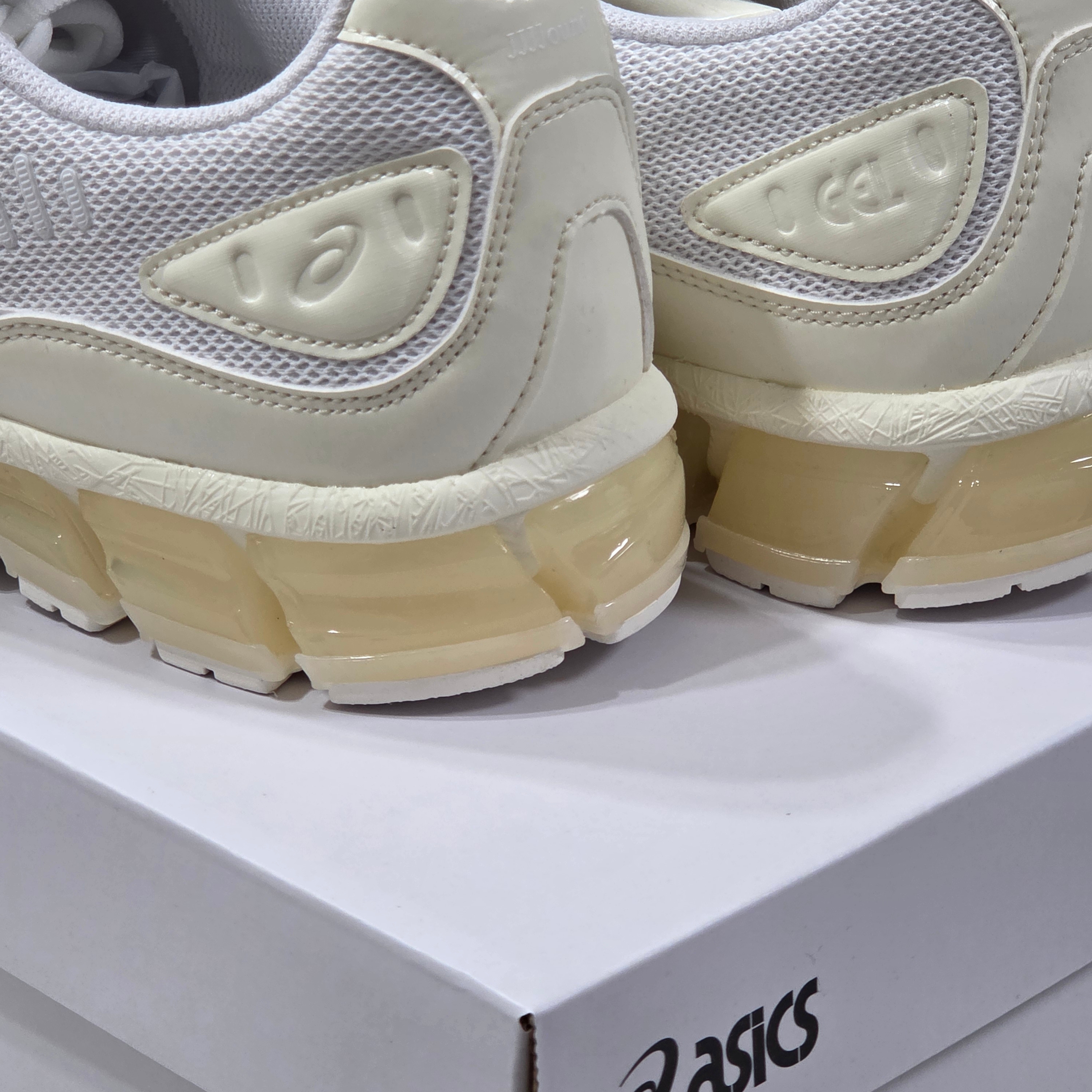 Asics x JJJJound Gel-Quantum 360 I AMP White Marshmallow 착용 스타일 - 5