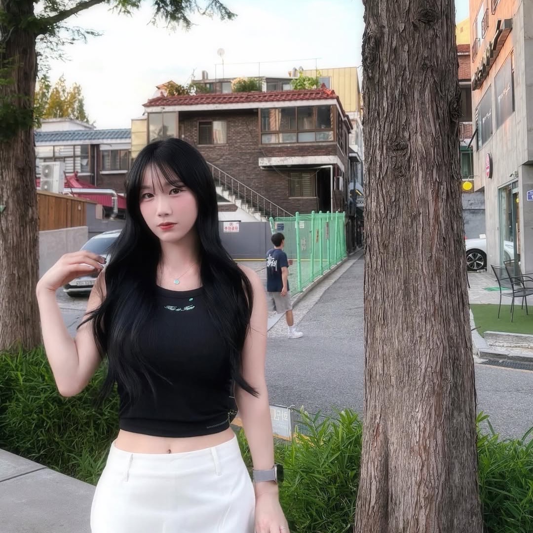 THIS IS FINE Ribbed Sleeveless Top Black, THIS IS FINE Signature Ball Cap Black 착용 스타일 - 1