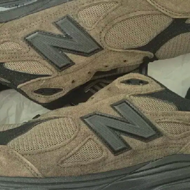New Balance x JJJJound 990v3 Brown Black 착용 스타일