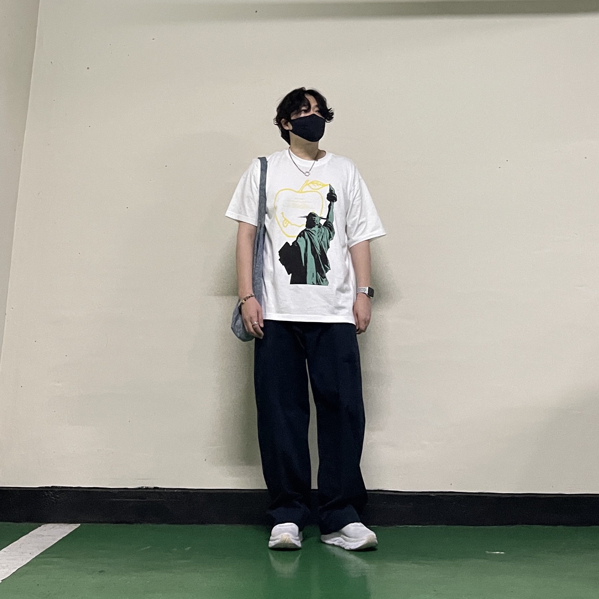 GU x Undercover Graphic T-Shirt Undercover 4 White, Hoka Bondi 6 White 착용 스타일 - 1