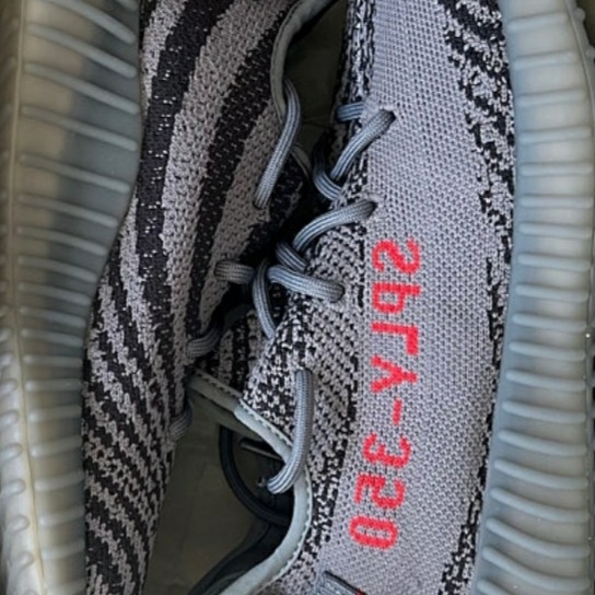 Adidas Yeezy Boost 350 V2 Beluga 2.0 착용 스타일