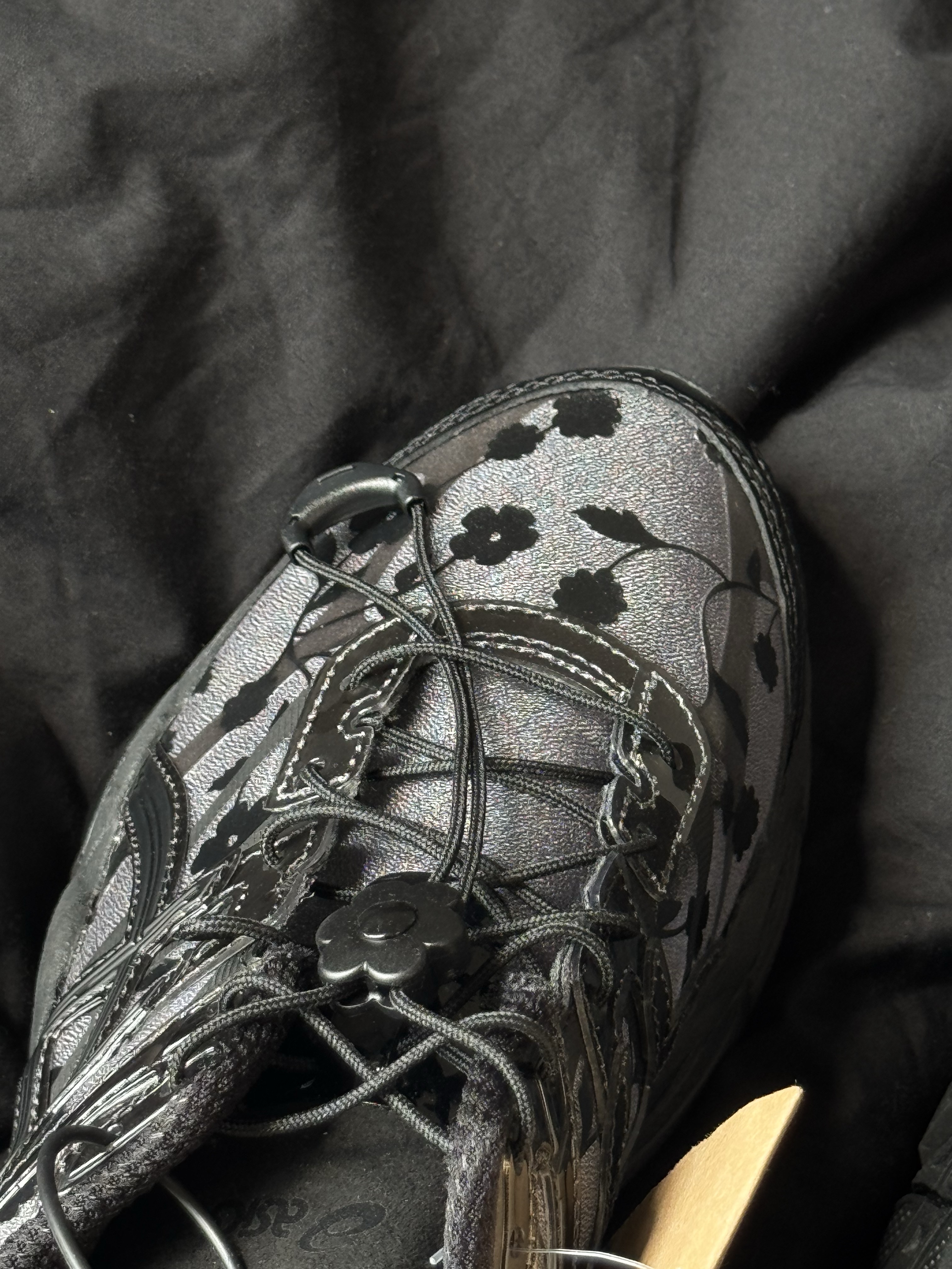 Asics x Cecilie Bahnsen Gel-Cumulus 16 Black 착용 스타일 - 4