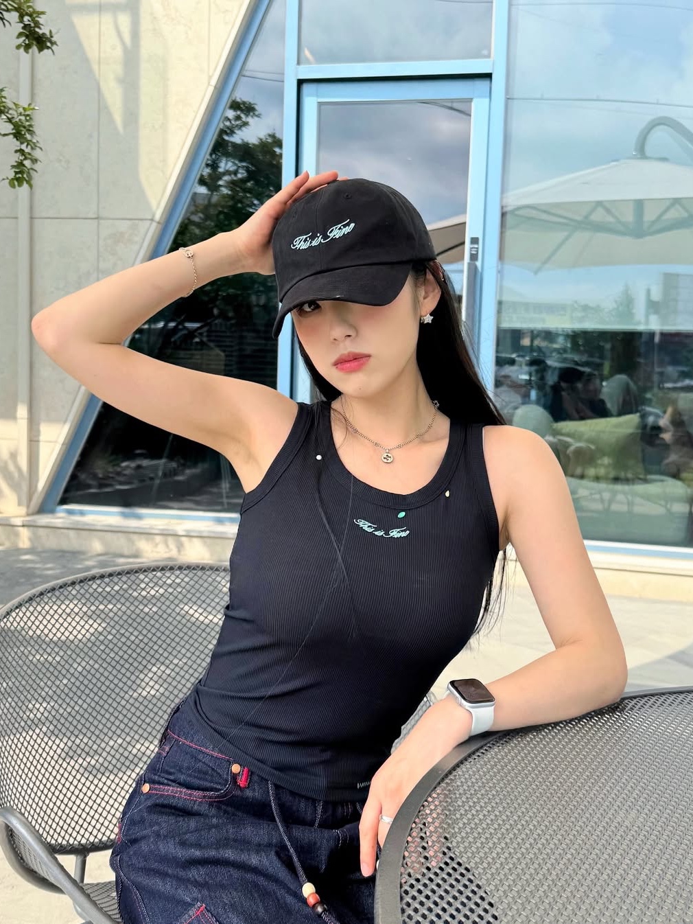 THIS IS FINE Ribbed Sleeveless Top Black, THIS IS FINE Signature Ball Cap Black 착용 스타일 - 1