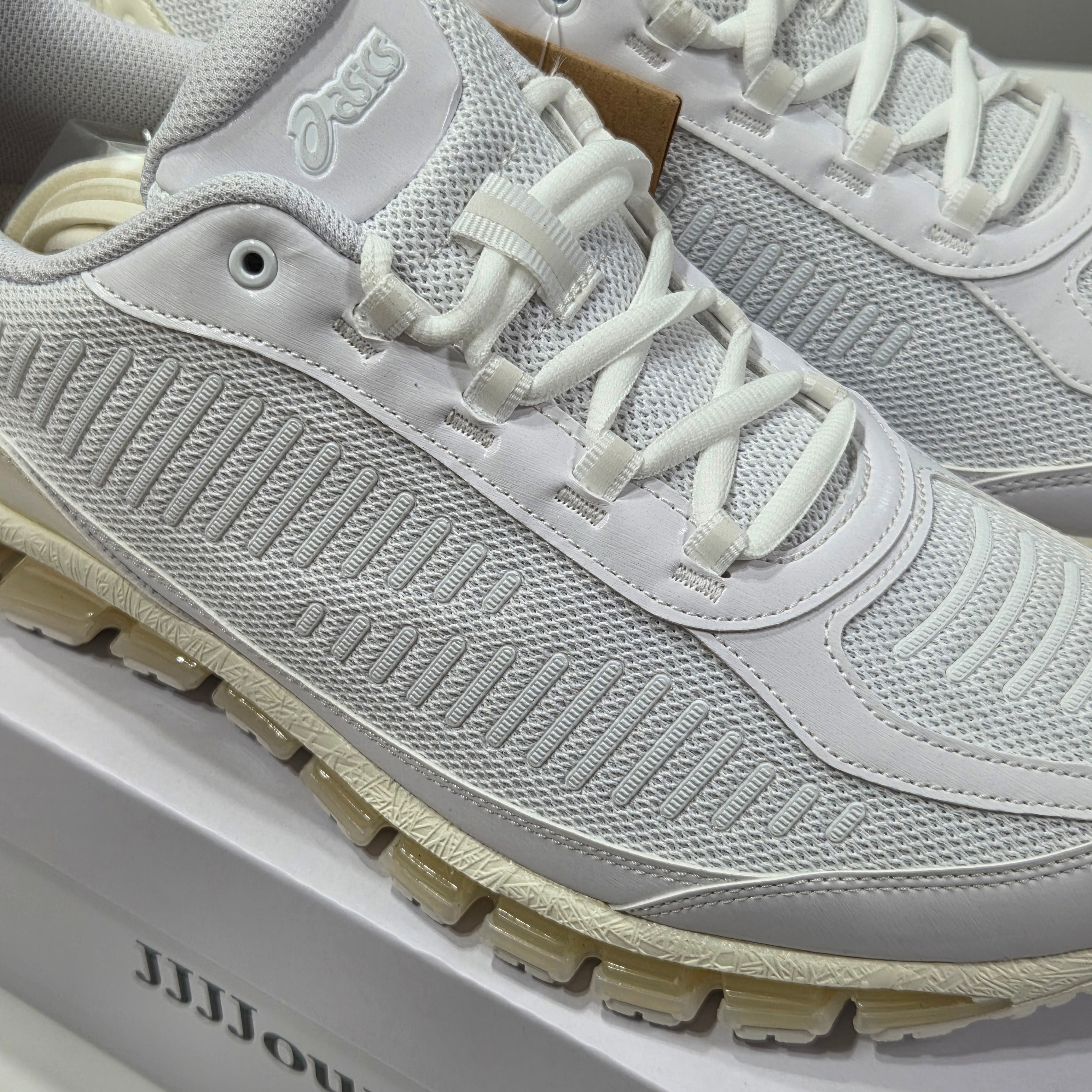 Asics x JJJJound Gel-Quantum 360 I AMP White Marshmallow 착용 스타일 - 2