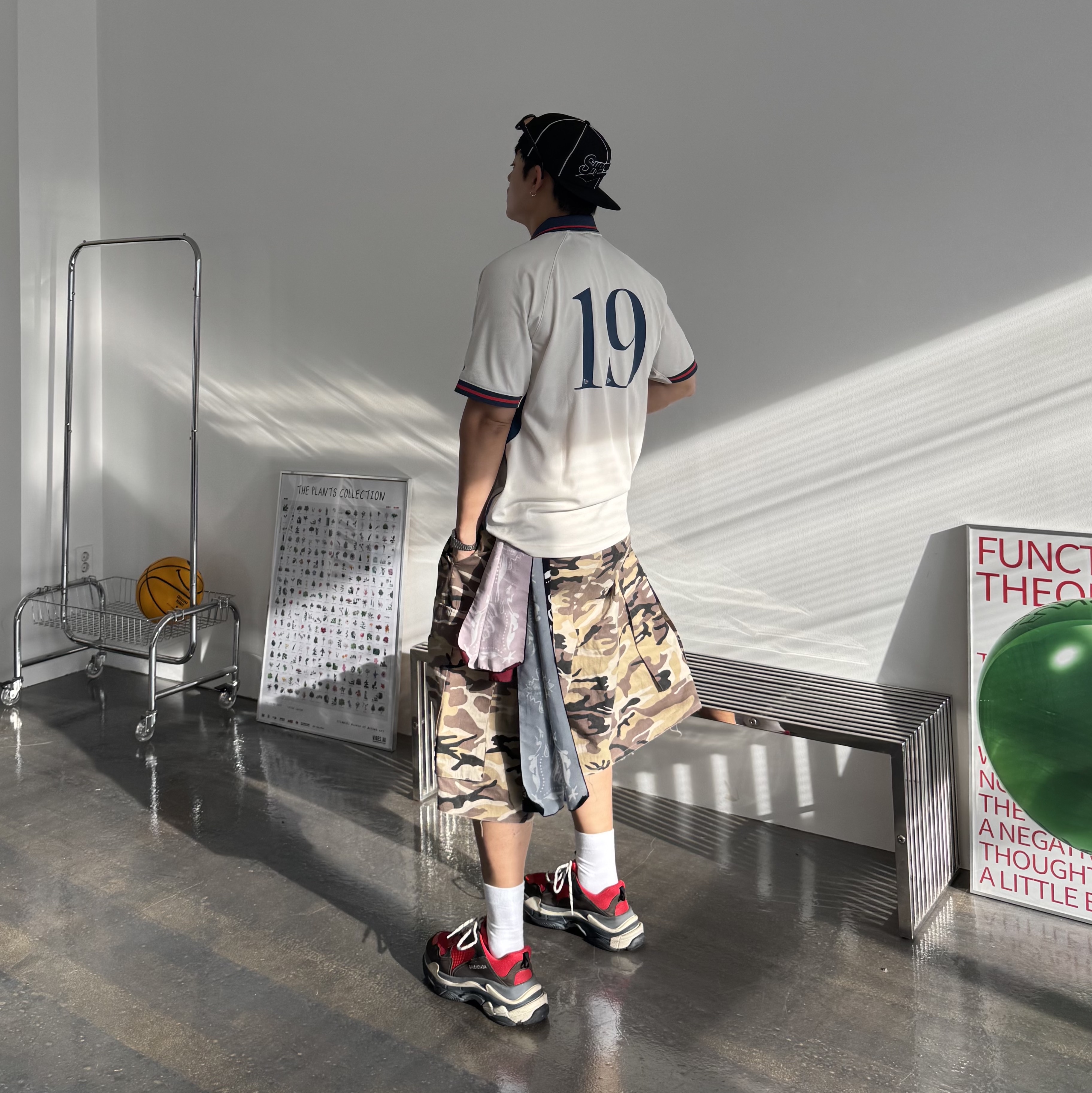 Balenciaga Triple S Red Black 2018 착용 스타일 - 1