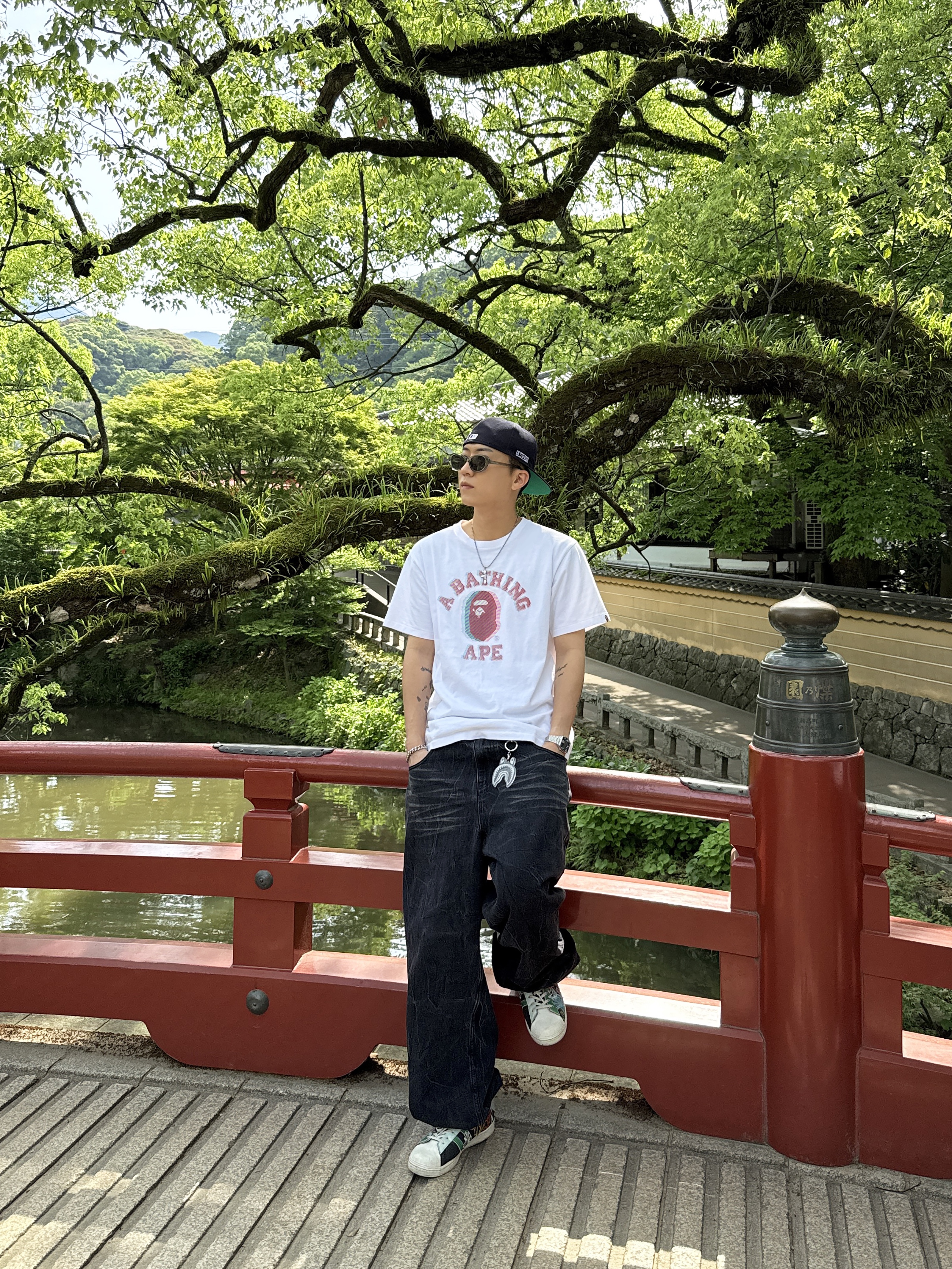 BAPE Glitch Art College T-Shirt White, Adidas x Sean Wotherspoon Superstar Superearth Black 착용 스타일
