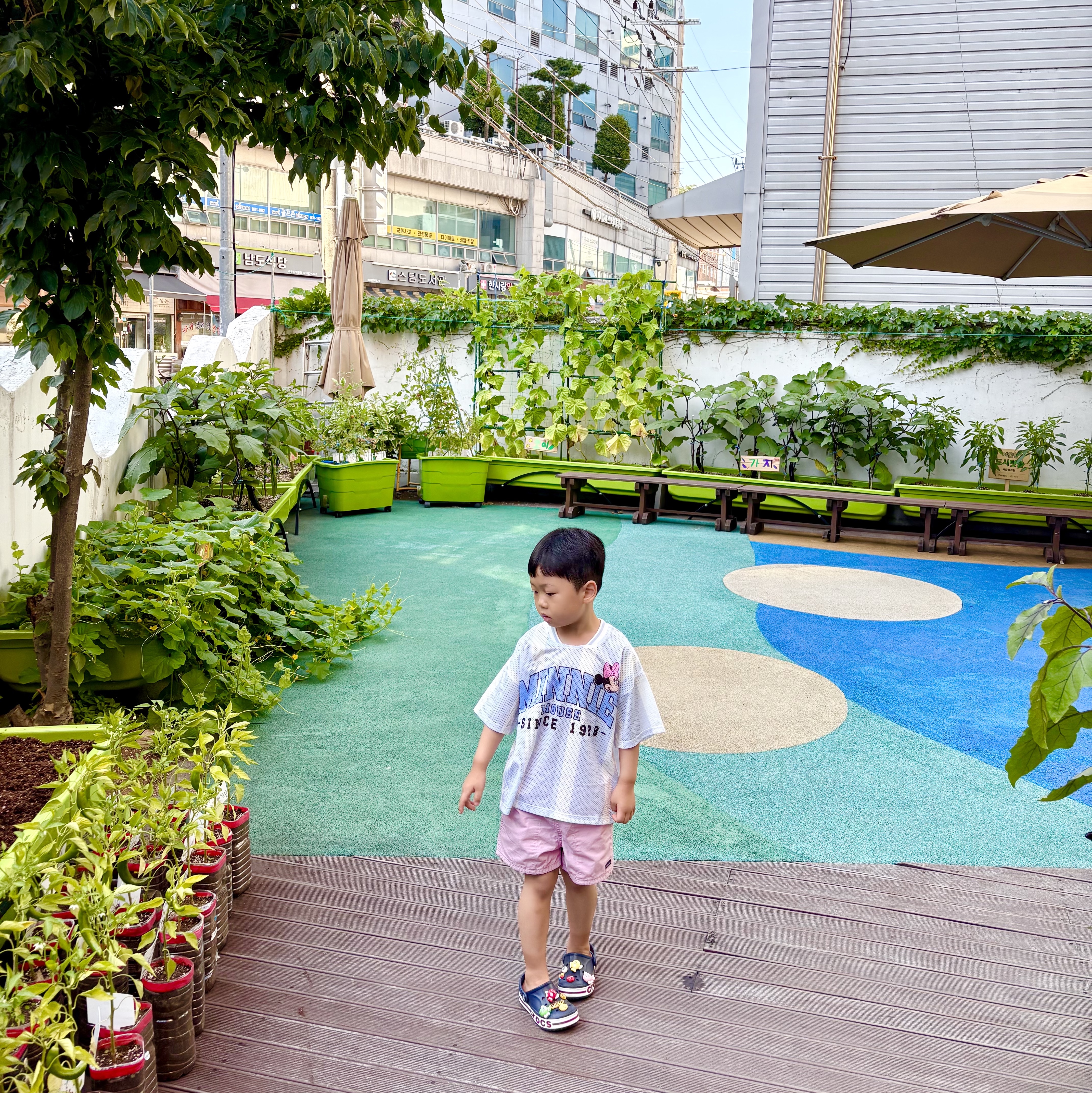 (Kids) Patagonia Funhoggers Cotton Shorts Sunfade Pink, (Kids) Crocs Bayaband Clog Navy 착용 스타일 - 2