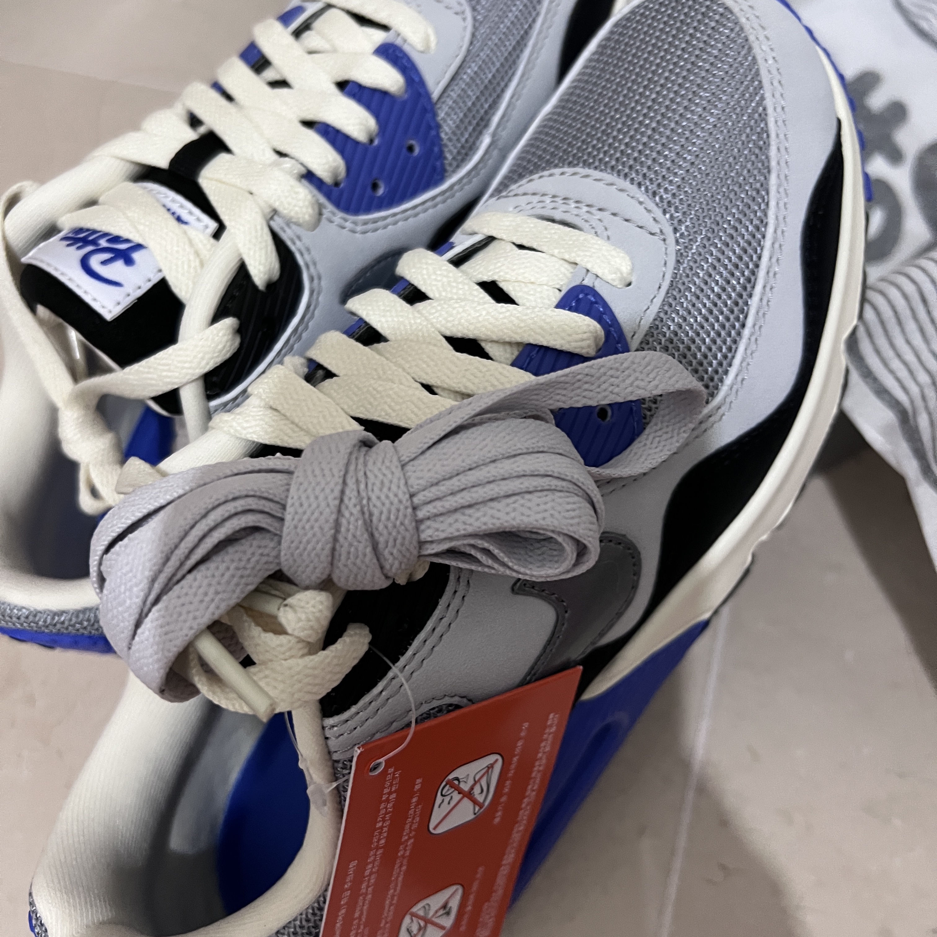 Nike x Patta Air Max 90 Sapphire and Particle Grey 착용 스타일