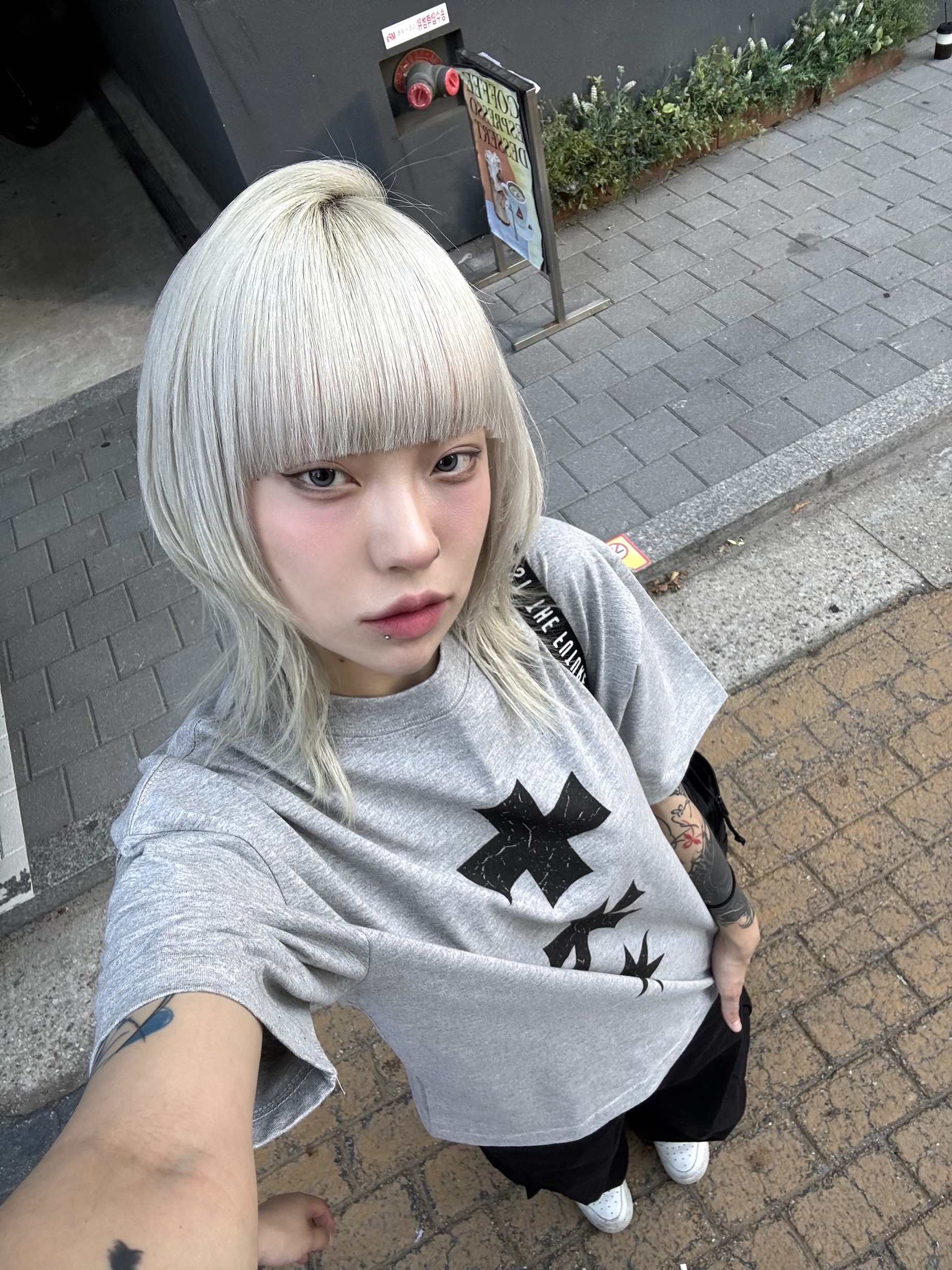 Human Made Military Pouch Small Black, (W) Nike Air Force 1 Low '07 LX Chrome Luxe 착용 스타일 - 1