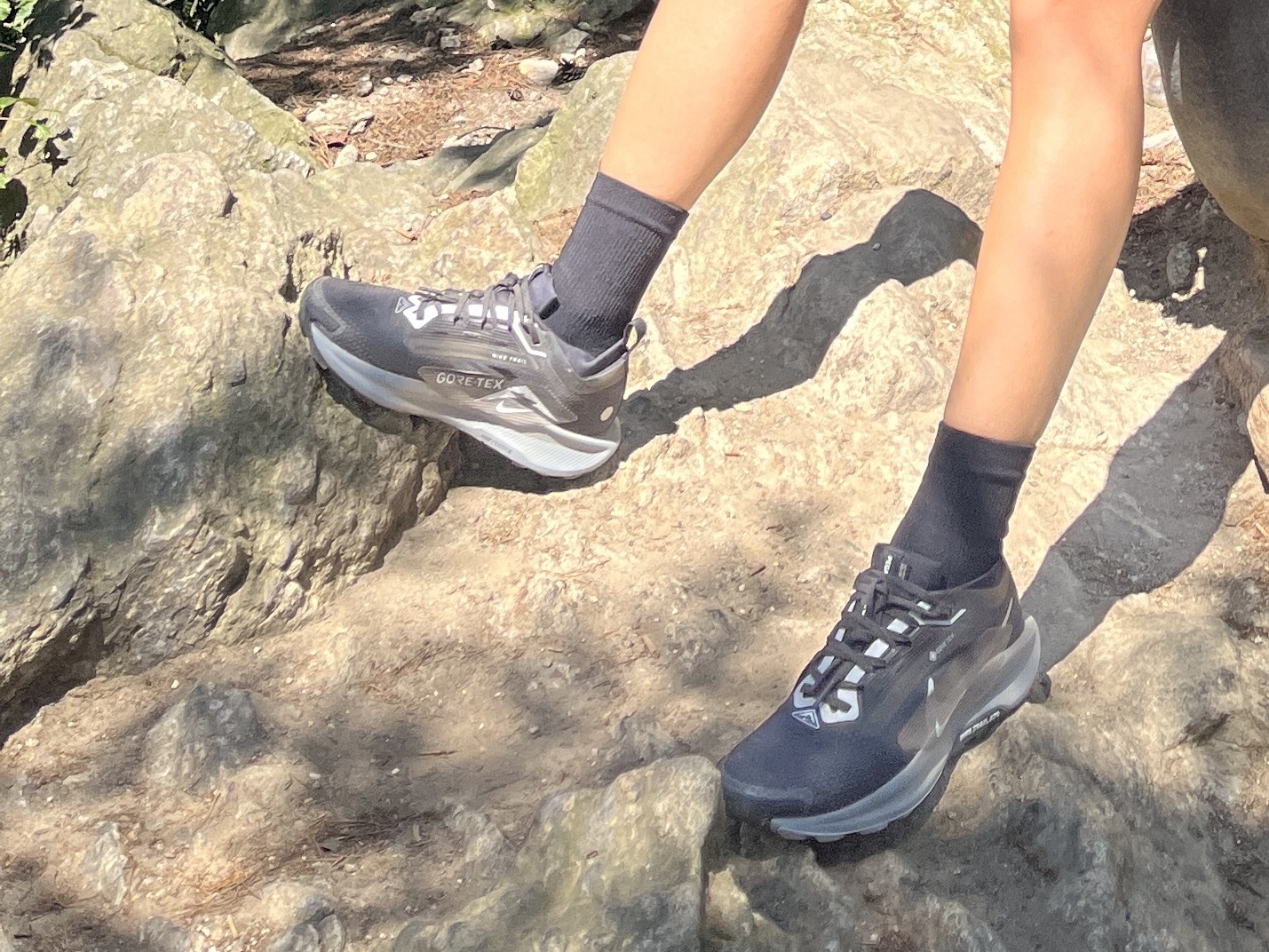 (W) Nike Pegasus Trail 5 Gore-Tex Black Cool Grey 착용 스타일