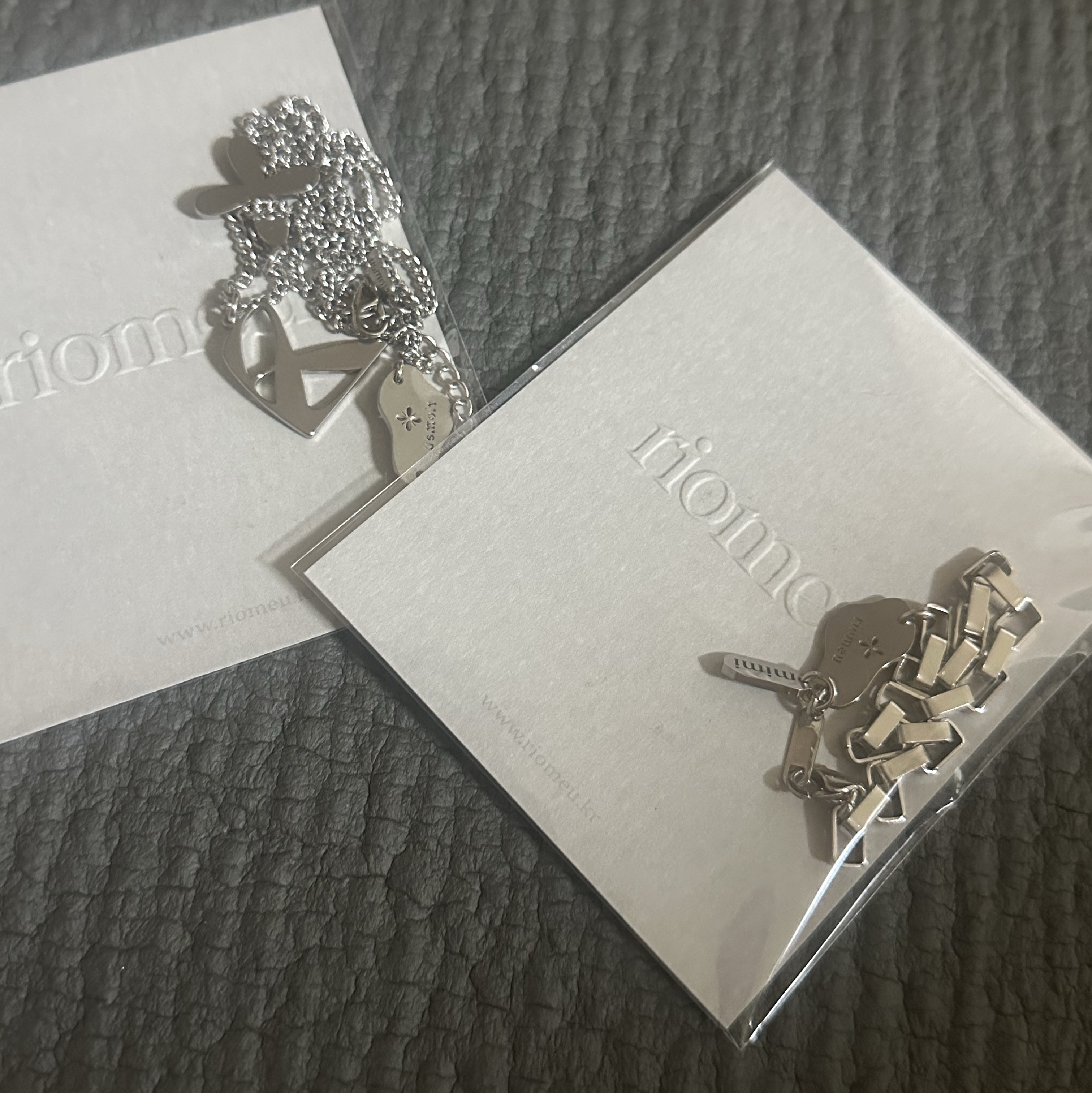 Riomeu Signature Curve Chain Necklace 착용 스타일