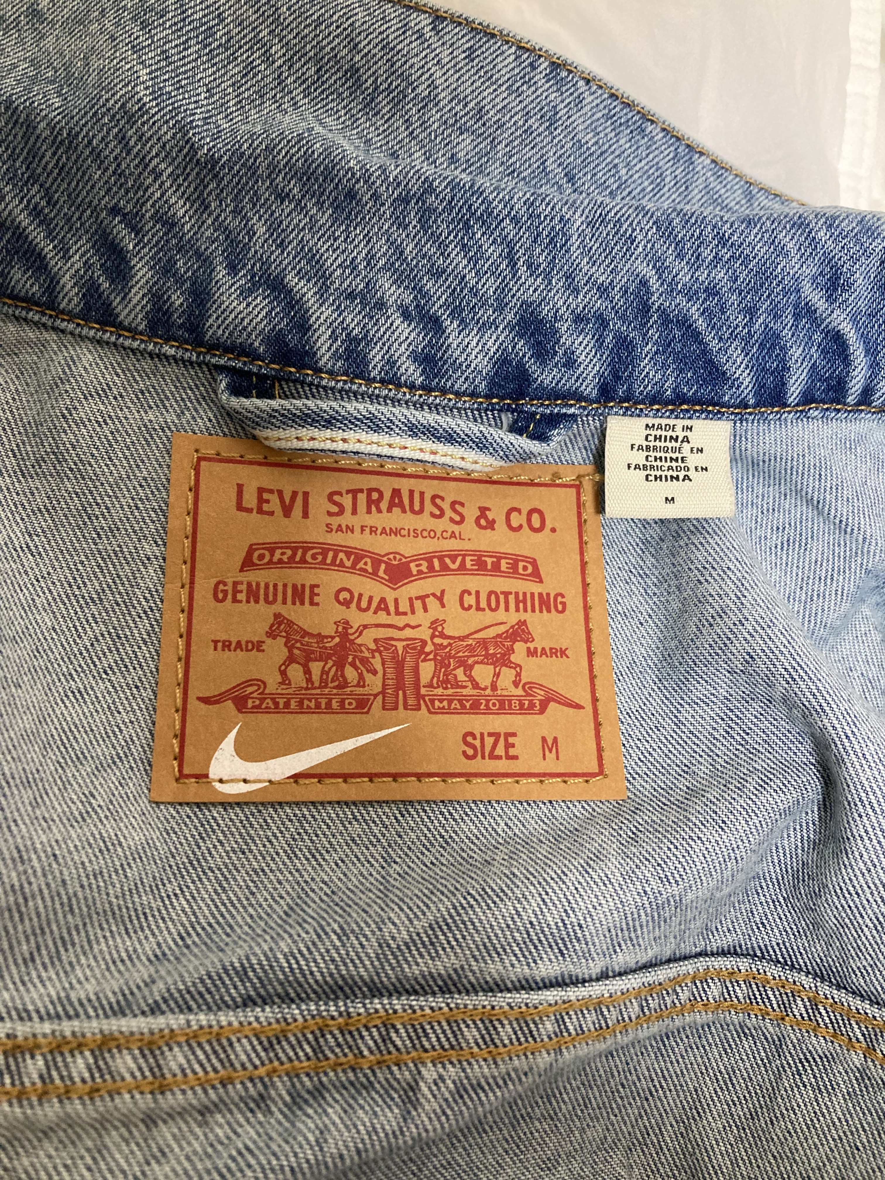 Levi's x Nike Trucker Jacket Light Blue 착용 스타일 - 6