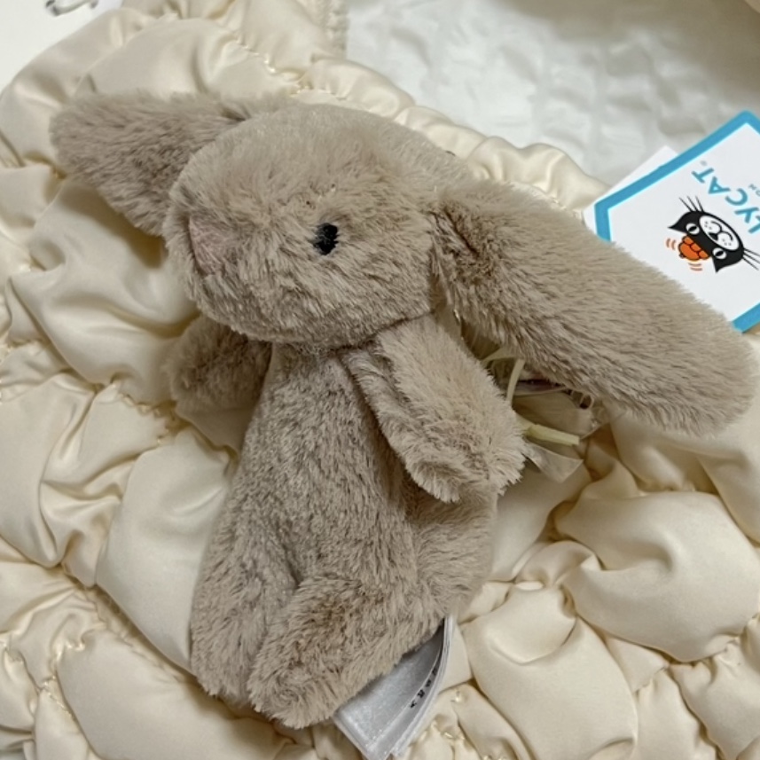 Jellycat Bashful Bunny Bag Charm Beige 착용 스타일