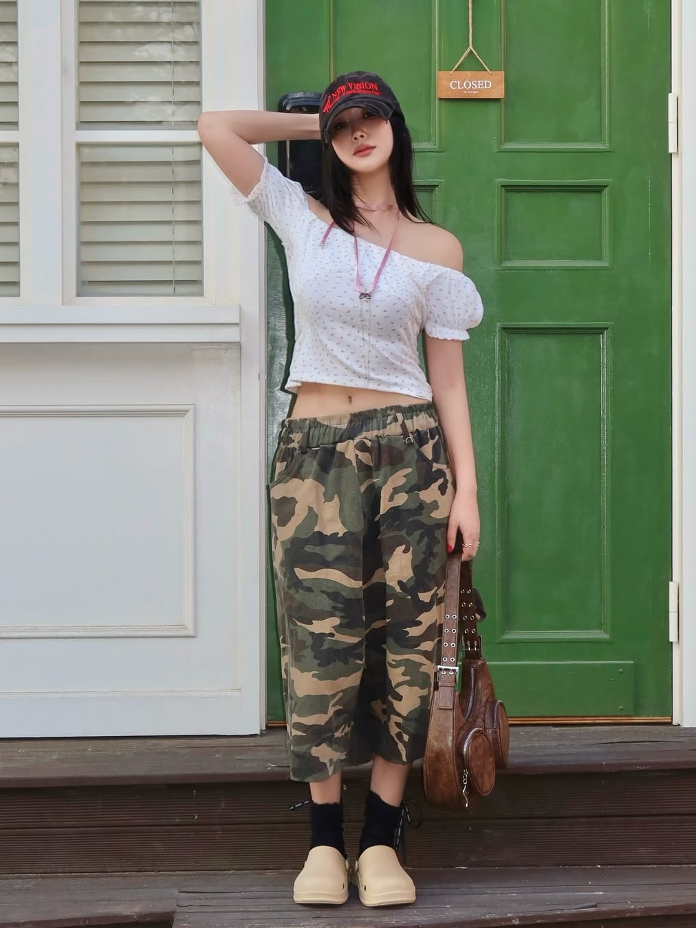 SLOW RECORD HOUSE Carpenter Bermuda Wide Camo Pants Vintage Green 착용 스타일 - 1