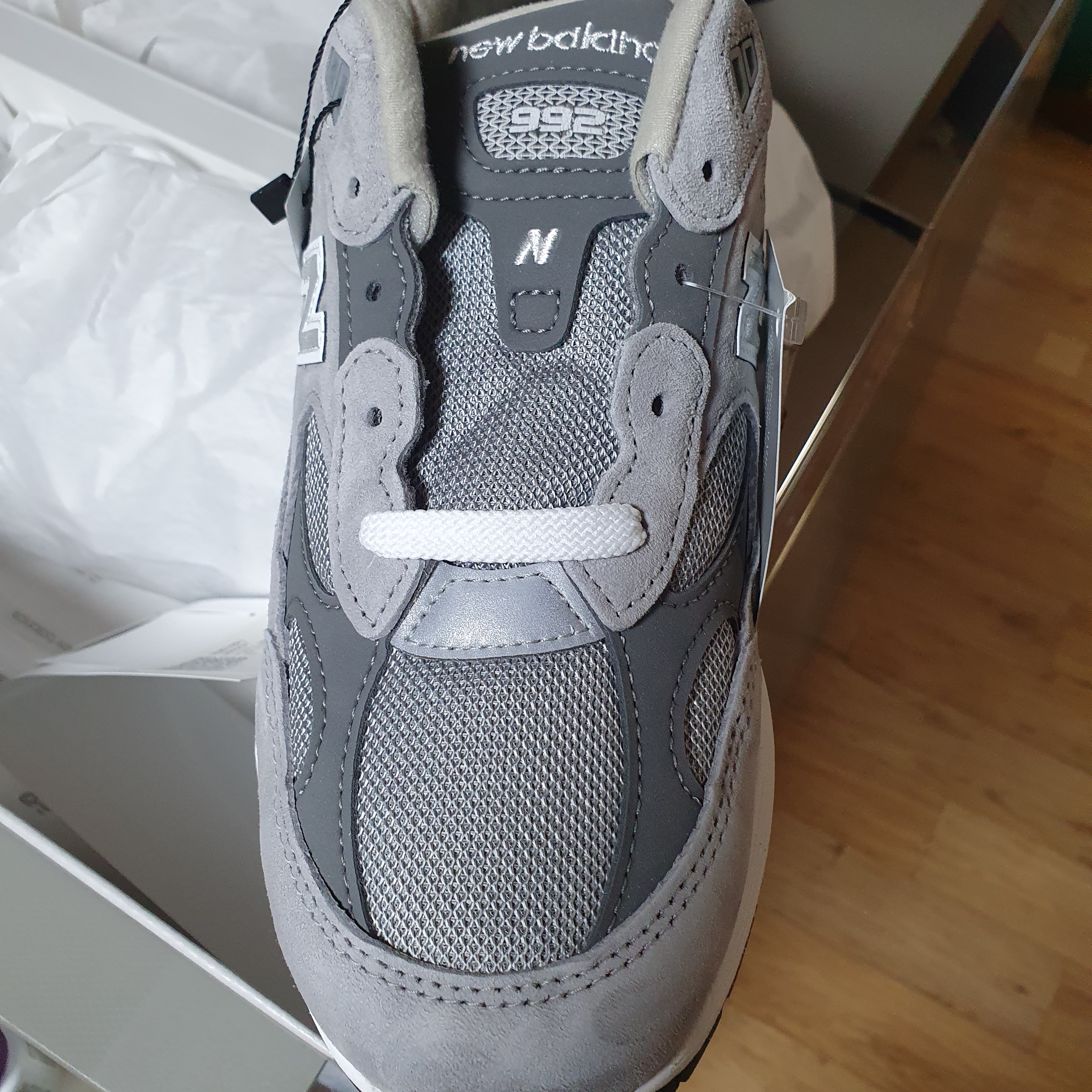 New Balance 992 Made in USA Core Grey Silver Metallic 착용 스타일