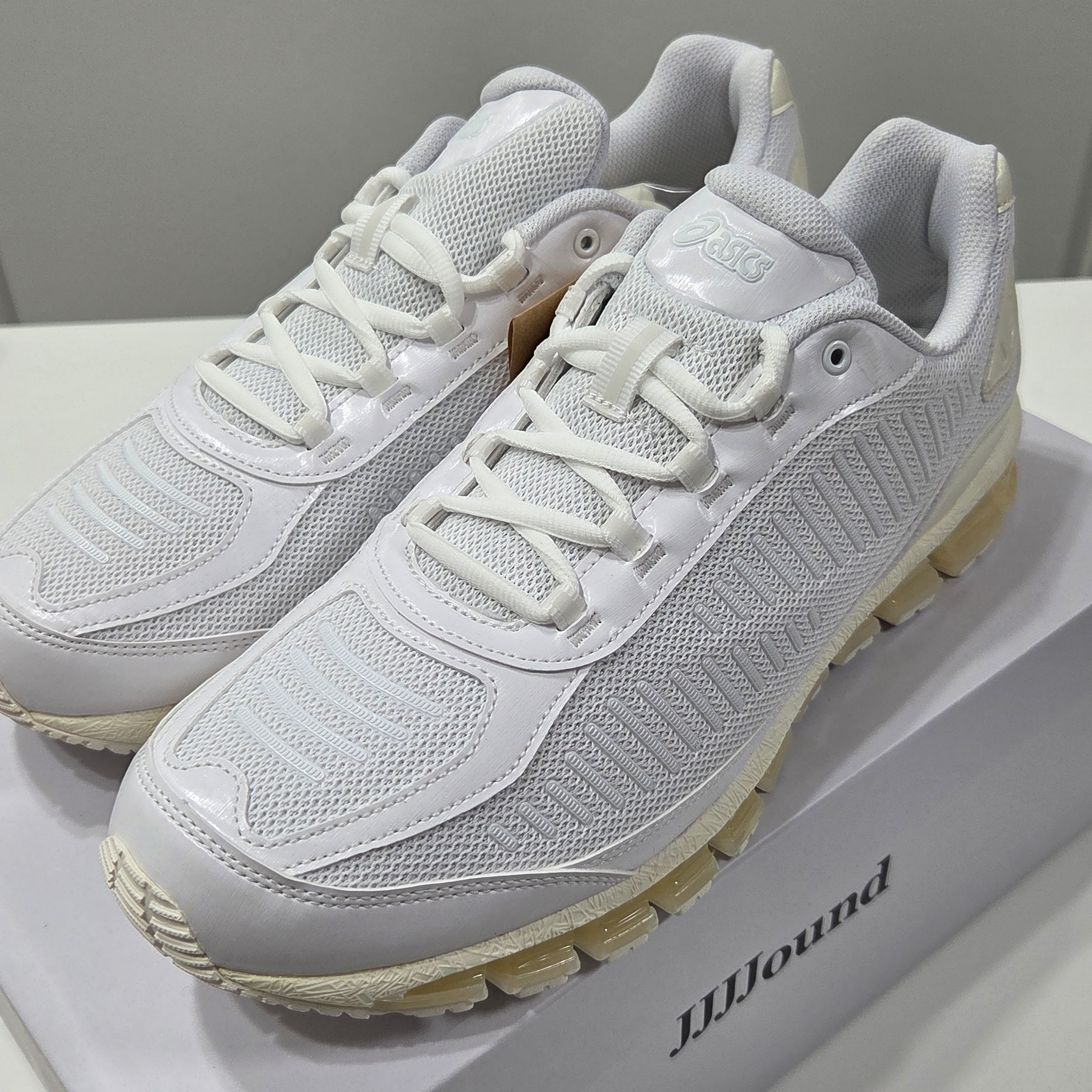 Asics x JJJJound Gel-Quantum 360 I AMP White Marshmallow 착용 스타일 - 3