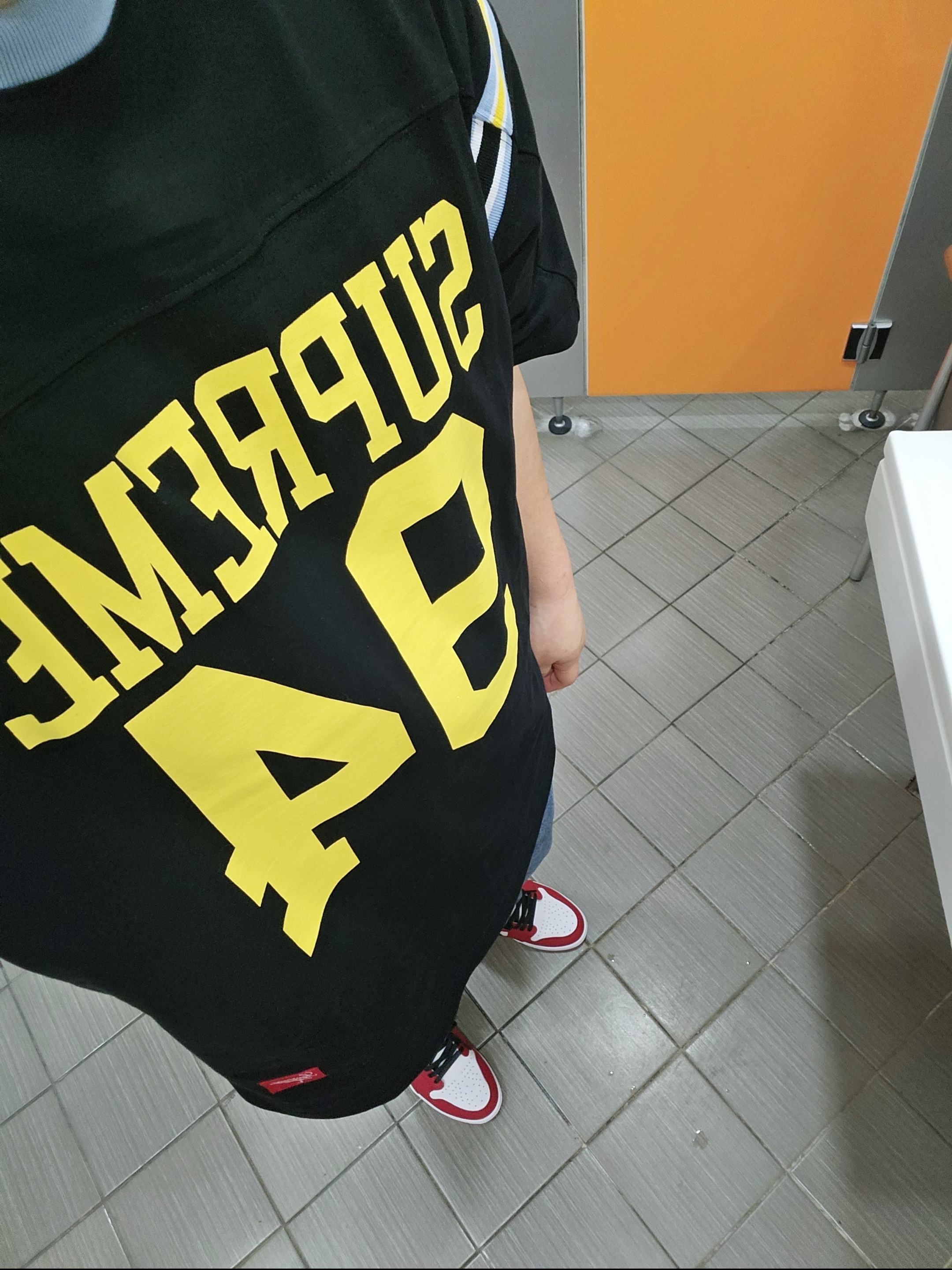Supreme Split S/S Football Top Black - 25SS, Jordan 1 Retro Low OG Chicago 2016 착용 스타일 - 1