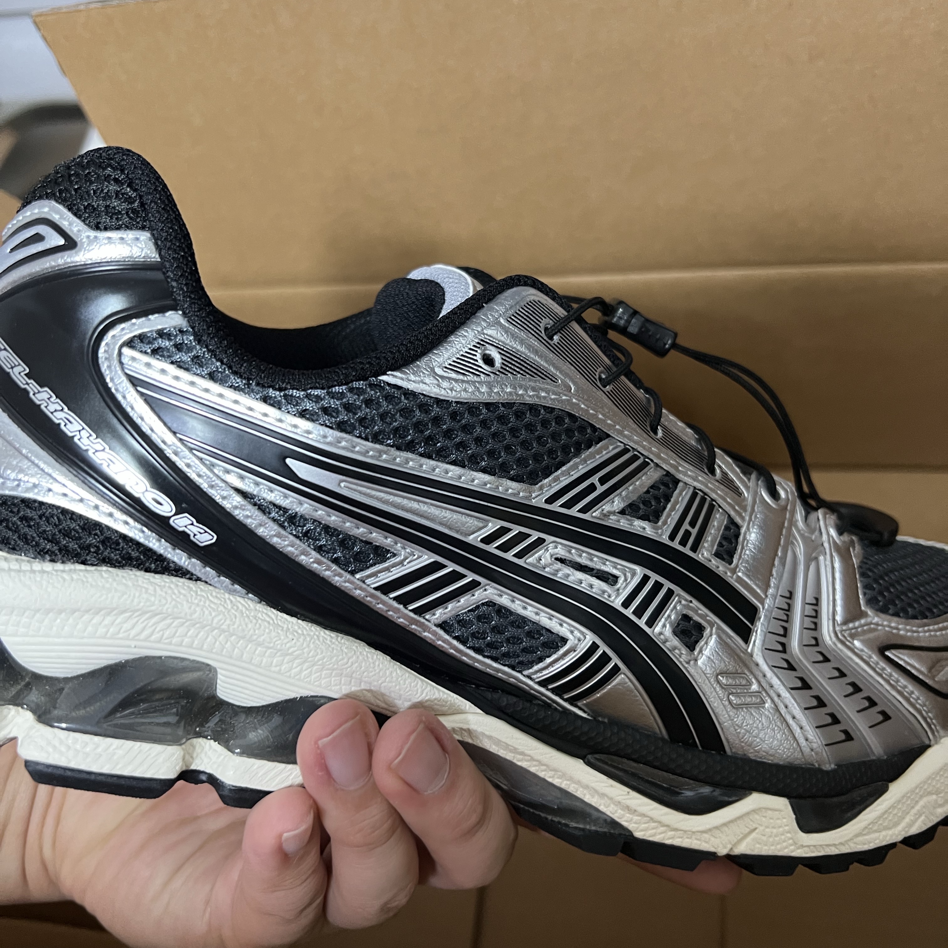 Asics Unlimited Gel-Kayano 14 Carrier Grey Black 착용 스타일