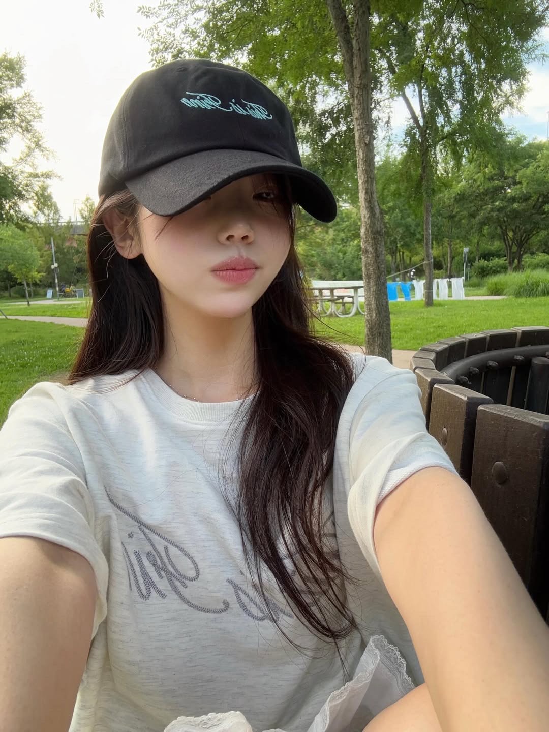 THIS IS FINE Oversized Signature Tee Oat, THIS IS FINE Signature Ball Cap Black 착용 스타일 - 1