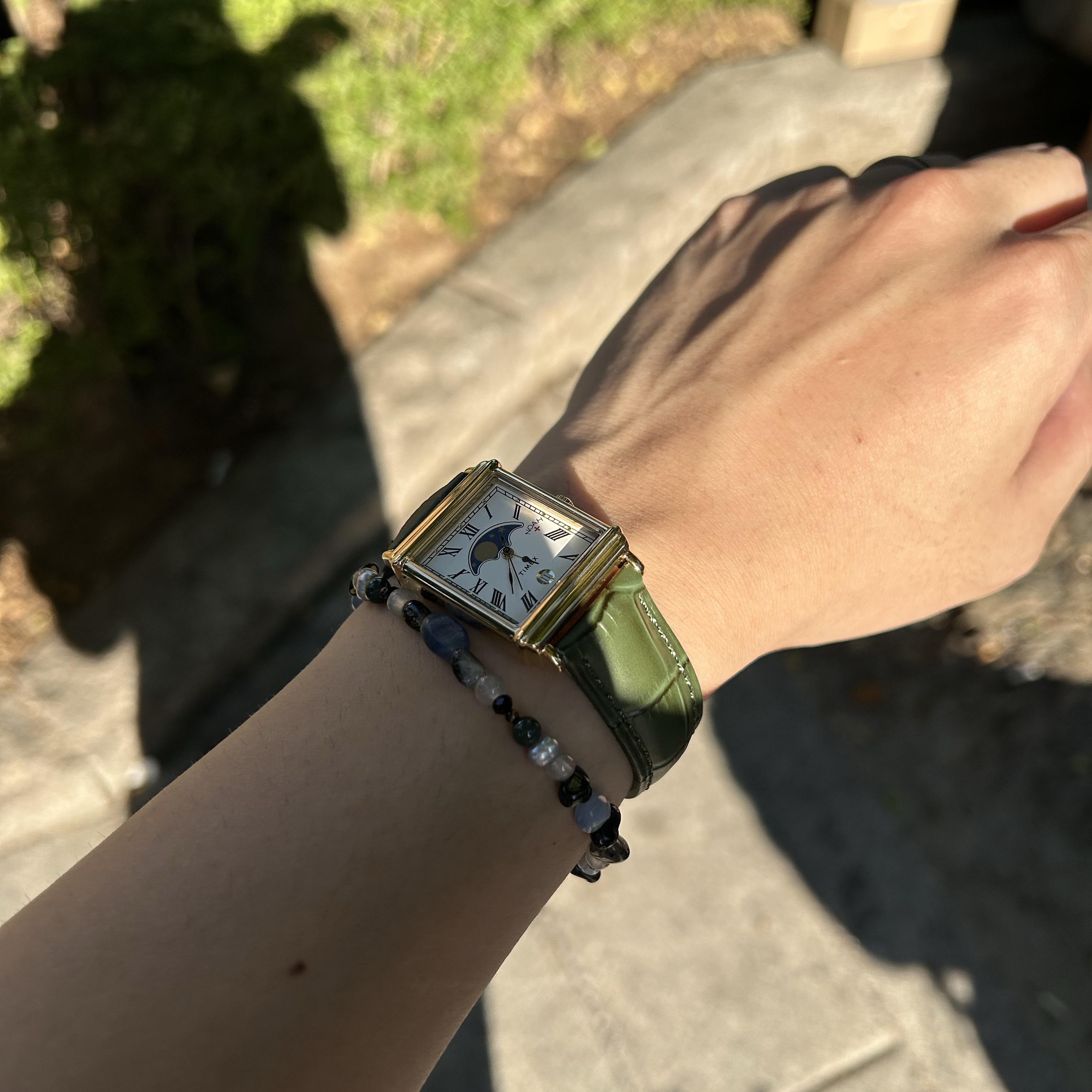 Timex x Noah Moon Phase Watch Brown Gold 착용 스타일 - 2