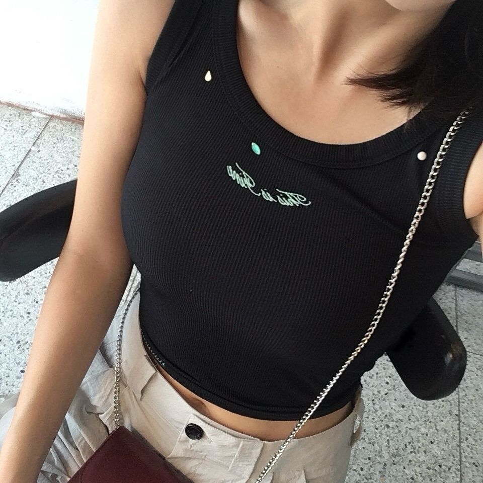 THIS IS FINE Ribbed Sleeveless Top Black, THIS IS FINE Signature Ball Cap Black 착용 스타일 - 4