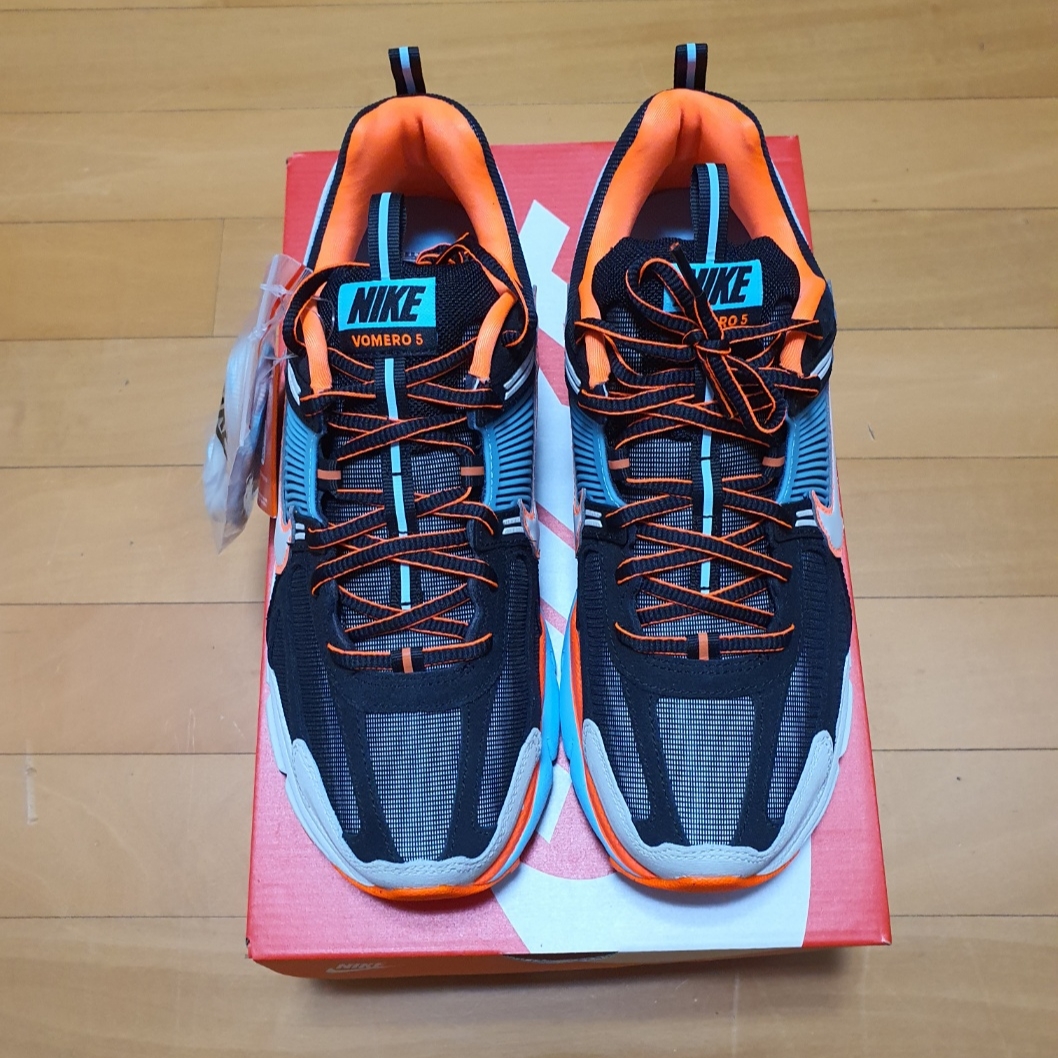(W) Nike Zoom Vomero 5 Black Blue Gaze 착용 스타일