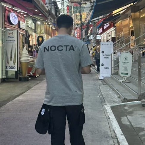 Nike x Drake Nocta Max 90 T-Shirt Dark Heather Grey (FN7663-063), Nike x Supreme Air Force 1 Low Black 착용 스타일 - 4