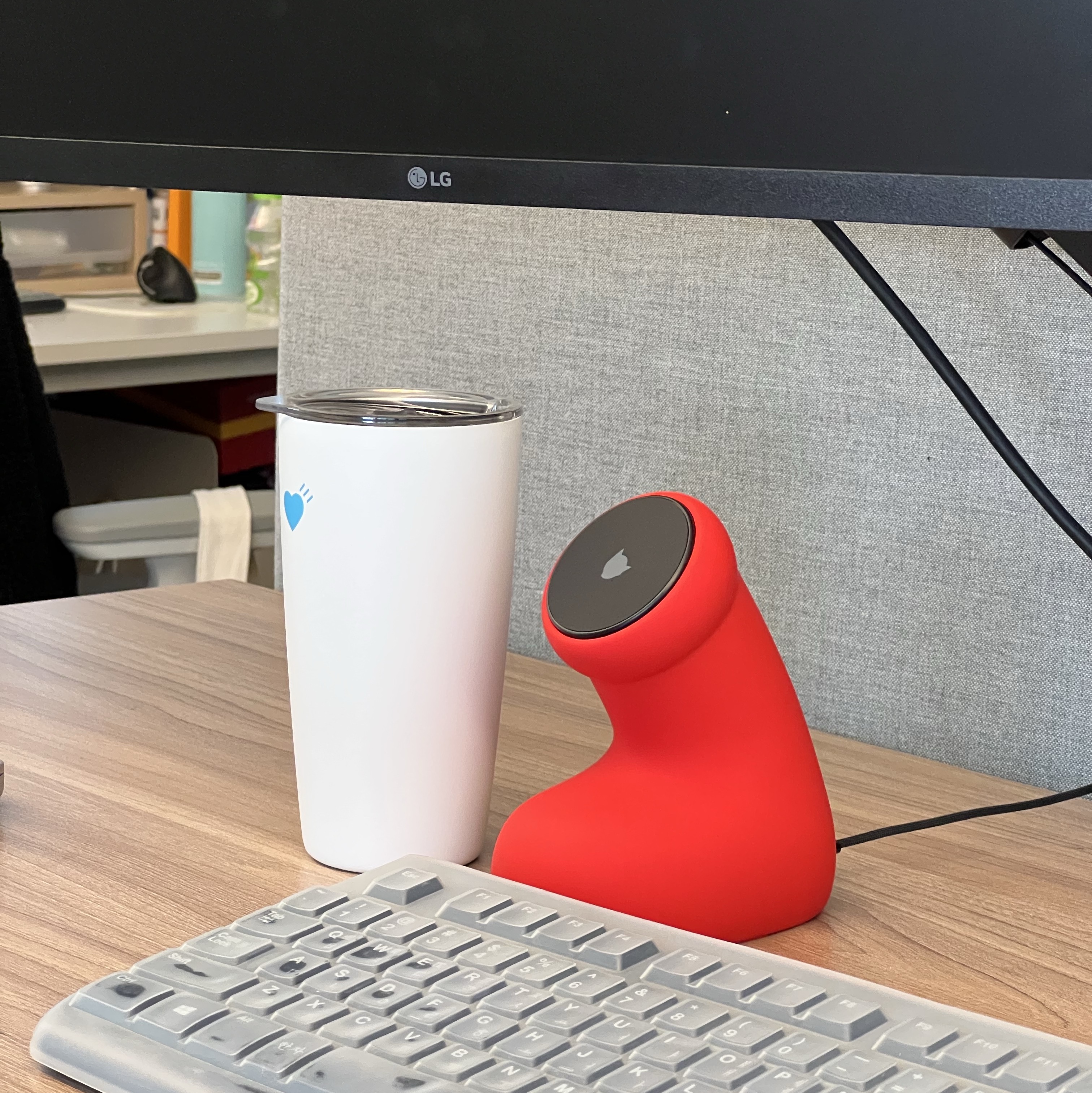 Astroboy Edition Astroboy Redshoe Magsafe Charger, Human Made x Blue Bottle Coffee Commuter Cup White 착용 스타일