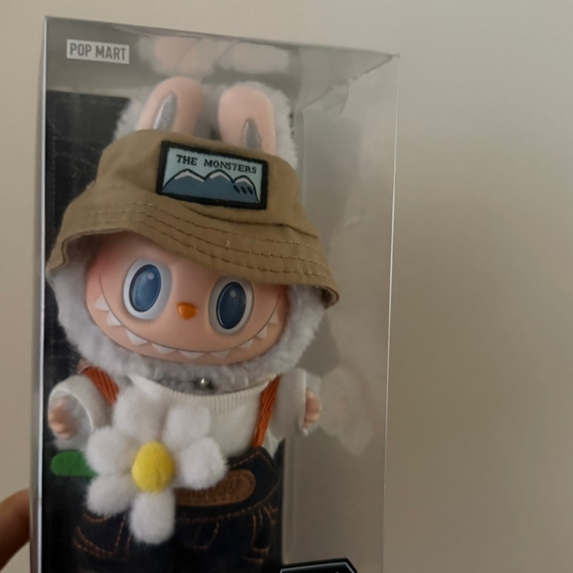 Pop Mart Fall In Wild Labubu Series Toy Keyring 착용 스타일