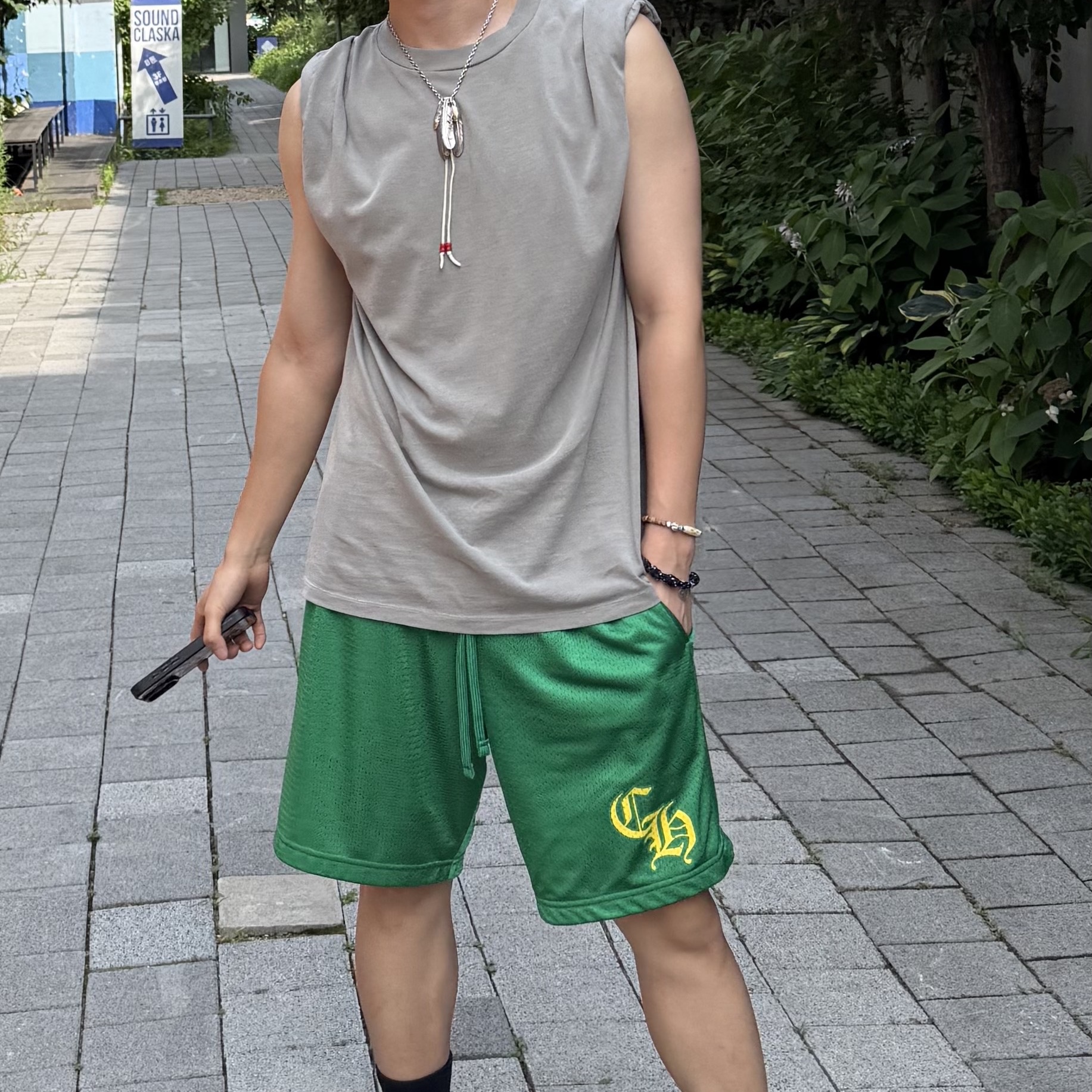 Chrome Hearts Mesh Warm Up Shorts Green 착용 스타일 - 1