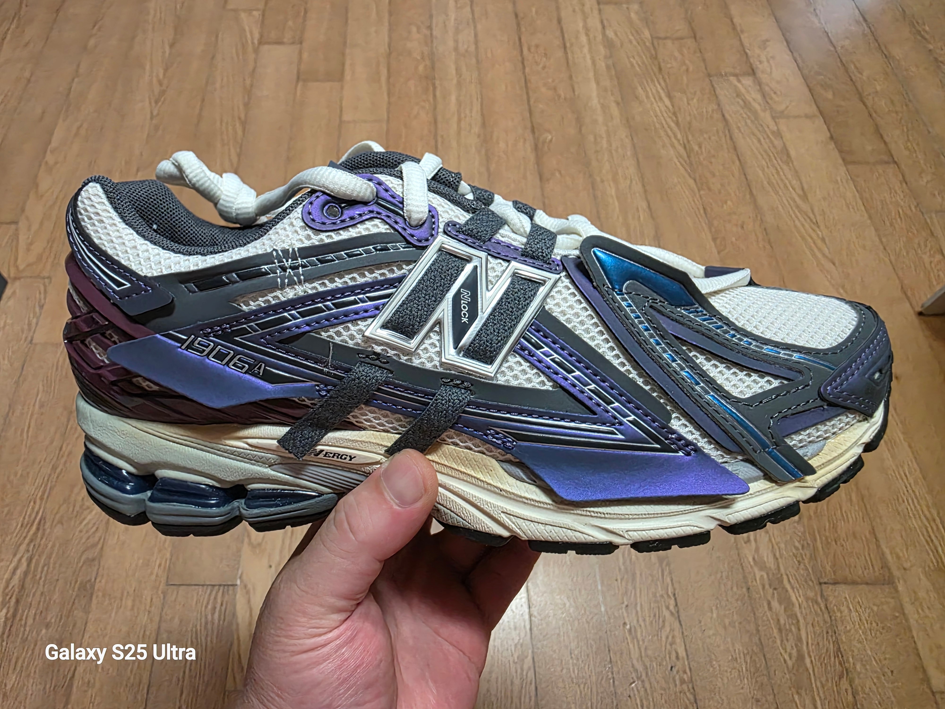 New Balance 1906A Inkwell Sea Salt 착용 스타일 - 2