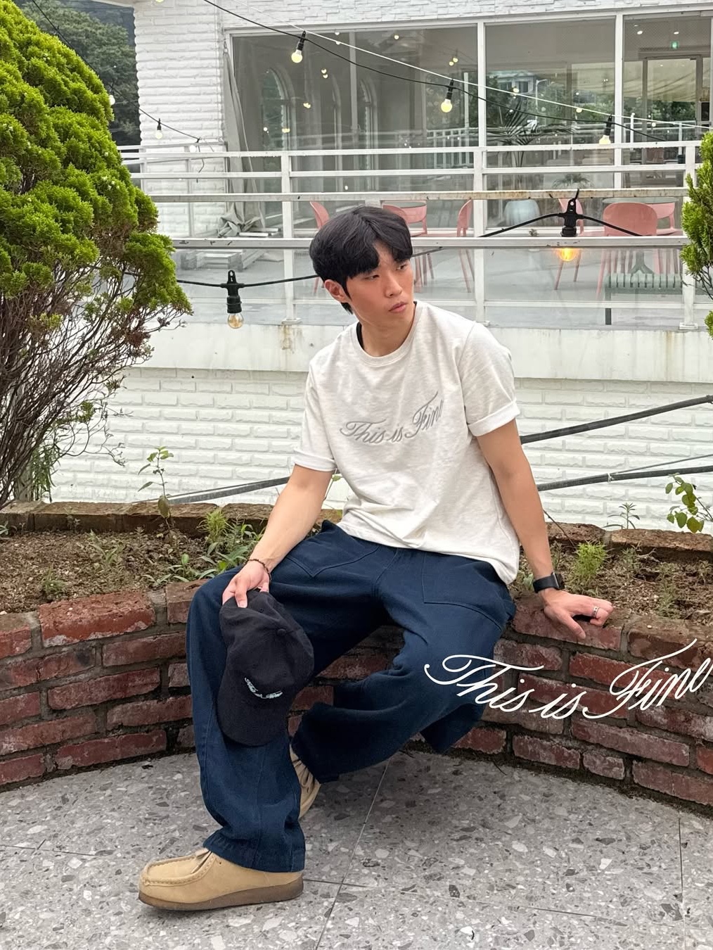 THIS IS FINE Oversized Signature Tee Oat, THIS IS FINE Signature Ball Cap Black 착용 스타일 - 3