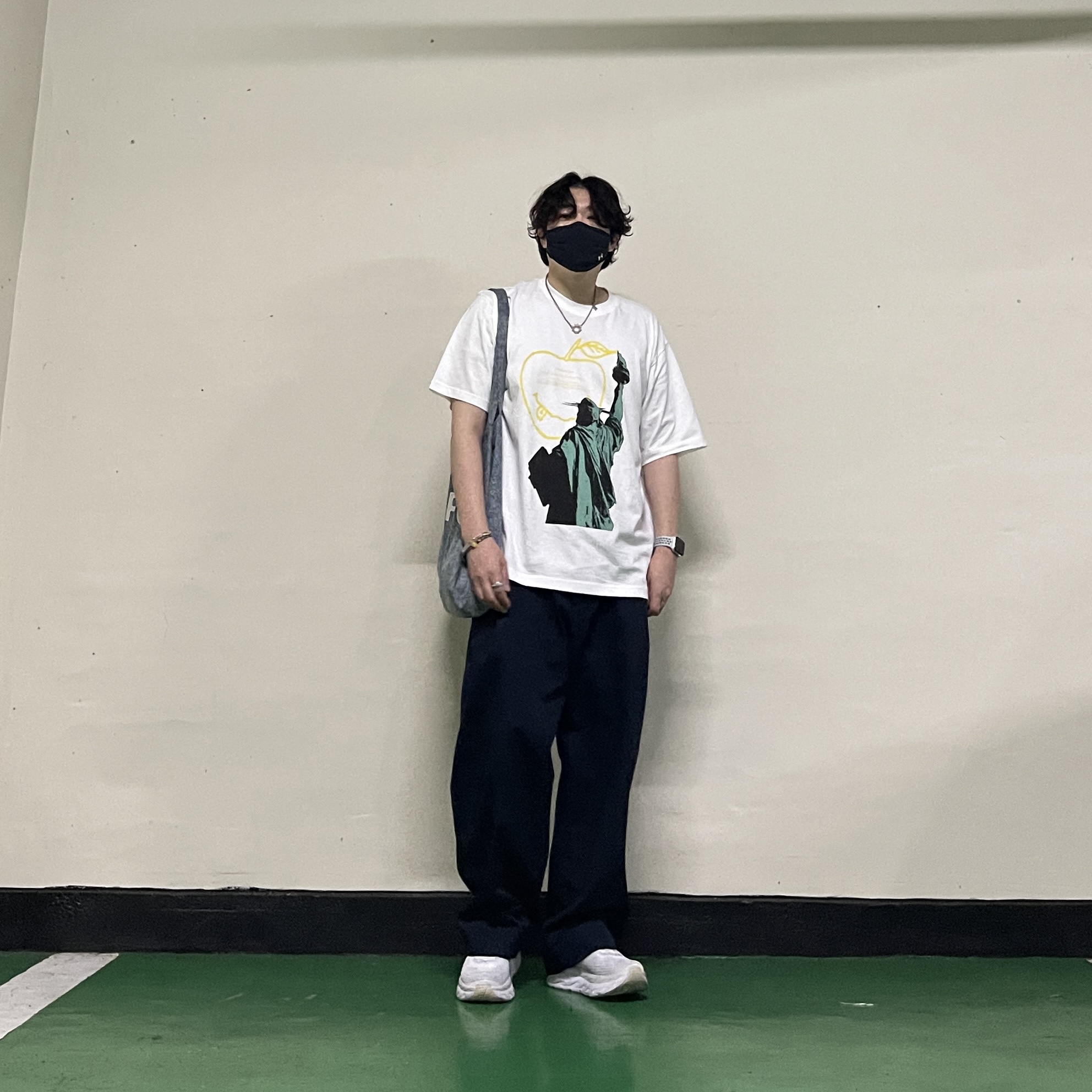 GU x Undercover Graphic T-Shirt Undercover 4 White, Hoka Bondi 6 White 착용 스타일 - 2