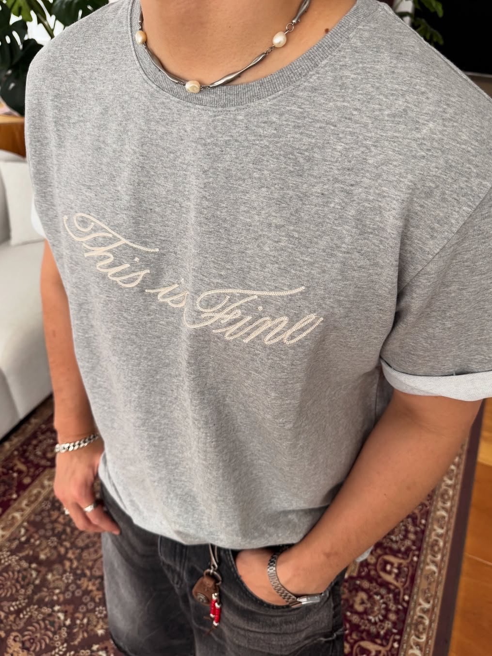 THIS IS FINE Oversized Signature Tee Sportif Gray, THIS IS FINE Signature Ball Cap Black 착용 스타일 - 9