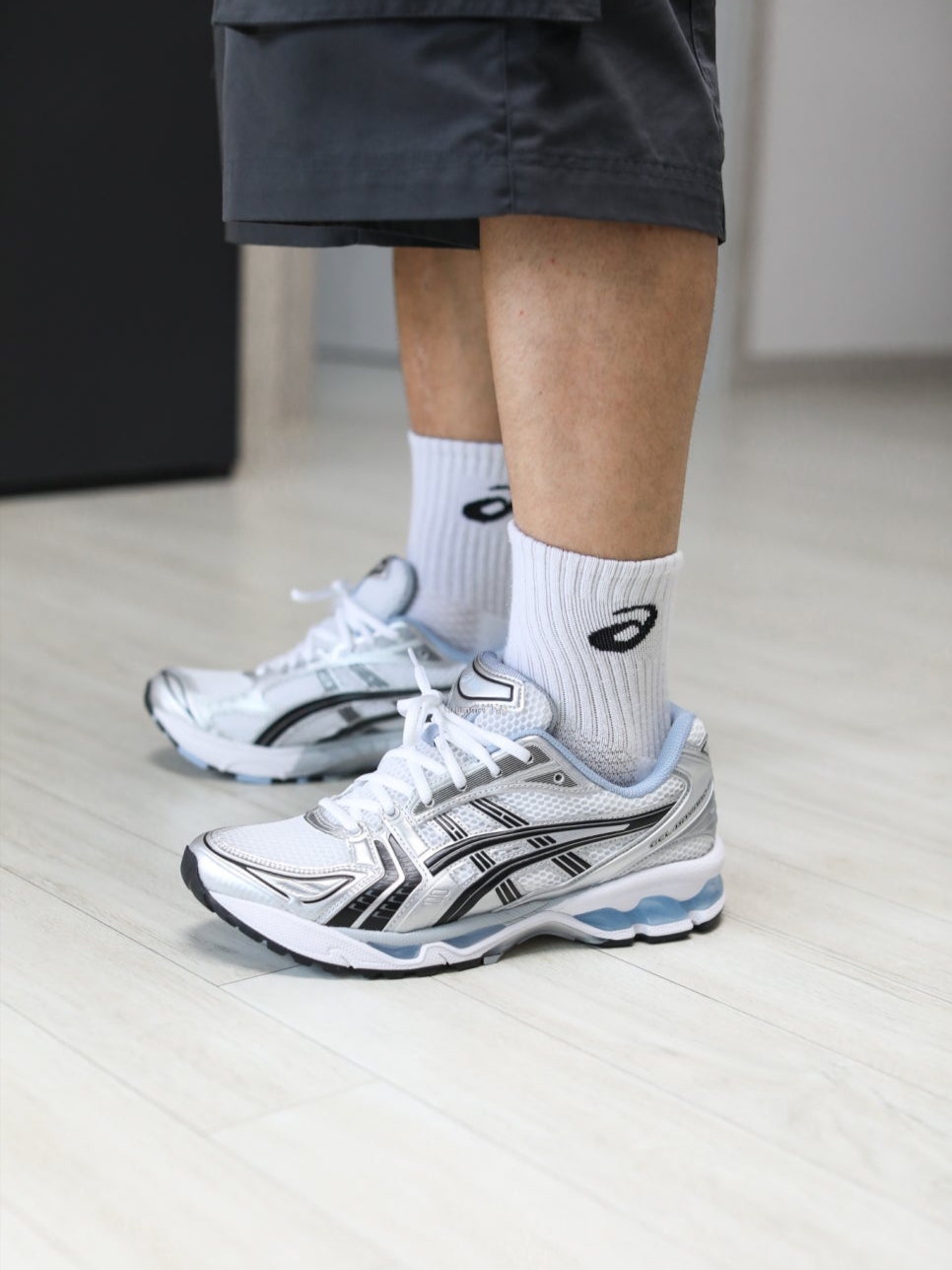 Asics x JJJJound Gel-Kayano 14 White Navy 착용 스타일