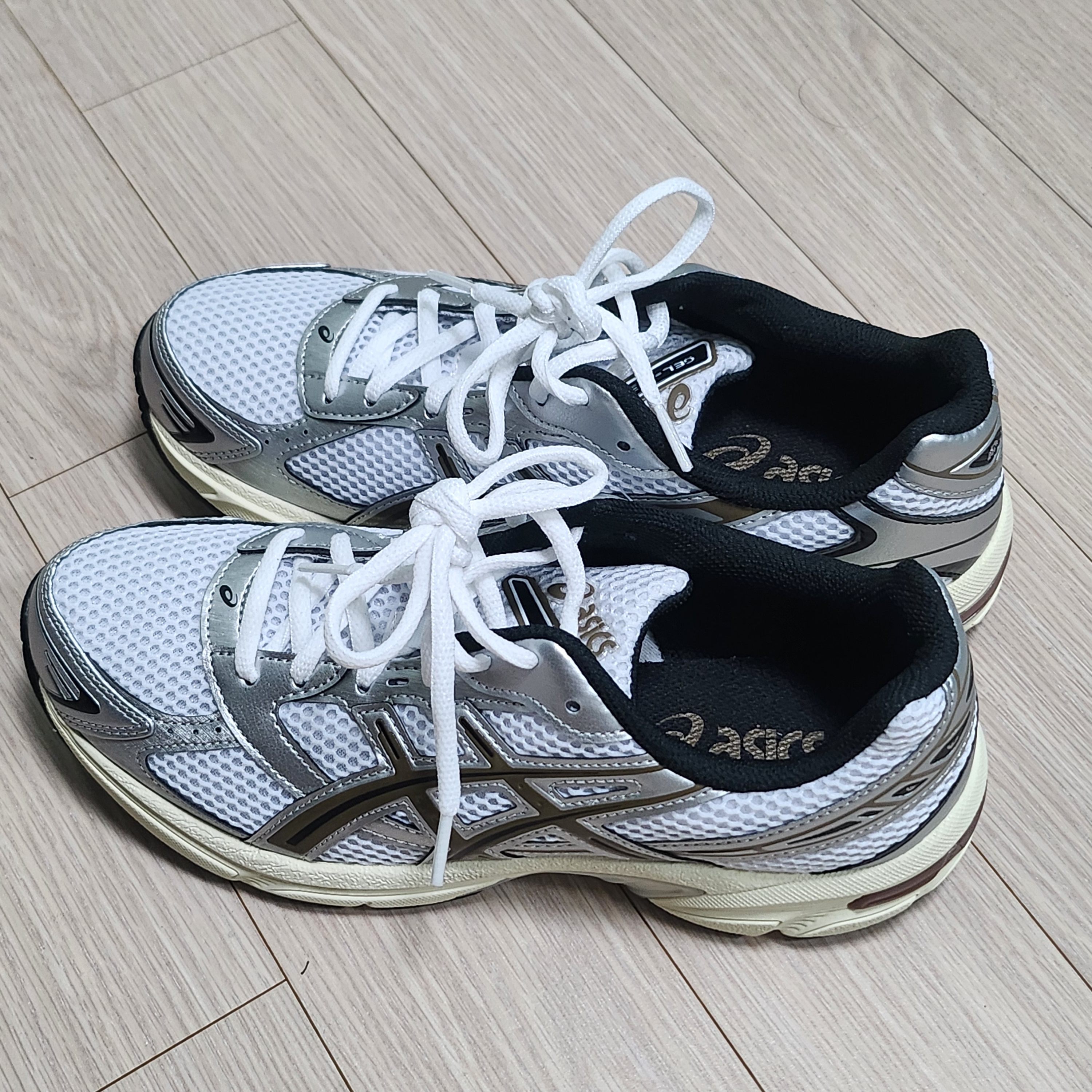 Asics Gel-1130 White Clay Canyon 착용 스타일 - 1