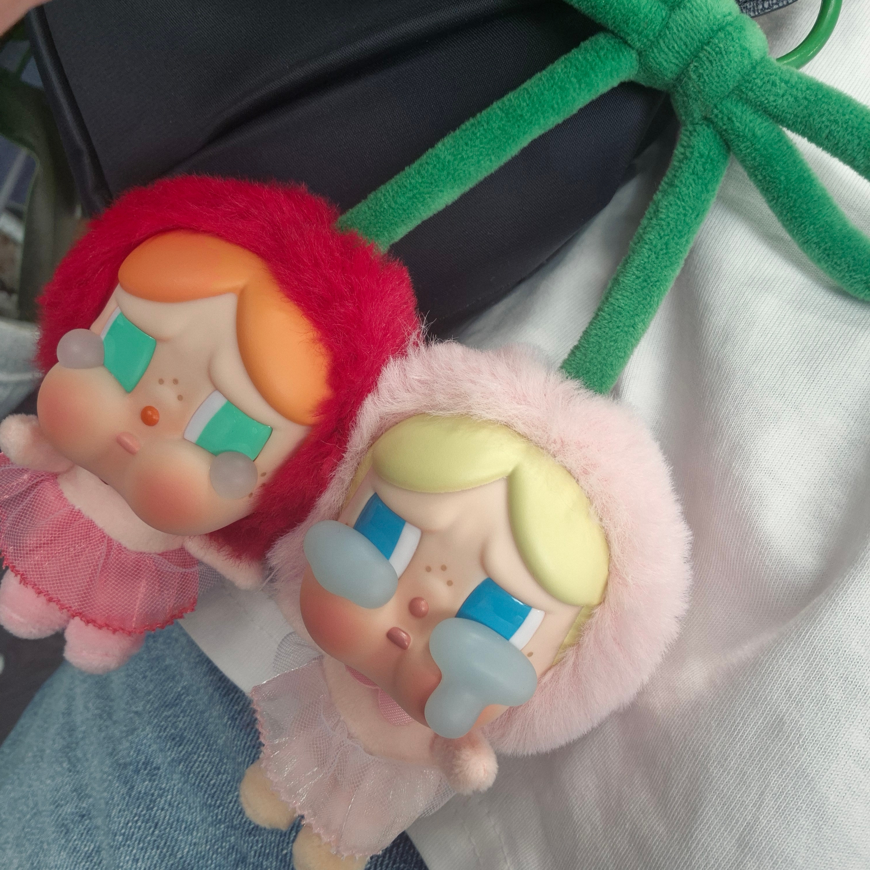 Pop Mart Crybaby Crying For Love Series Vinyl Plush 착용 스타일