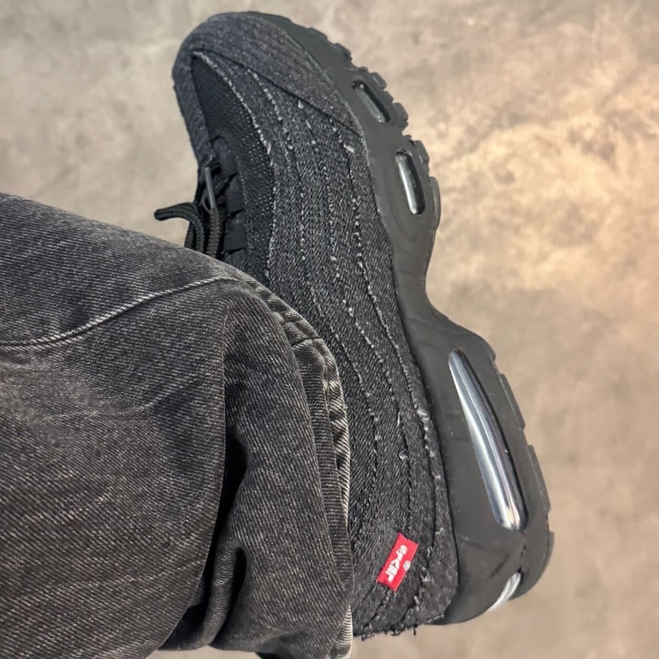 Nike x Levi's Air Max 95 Black 착용 스타일 - 5