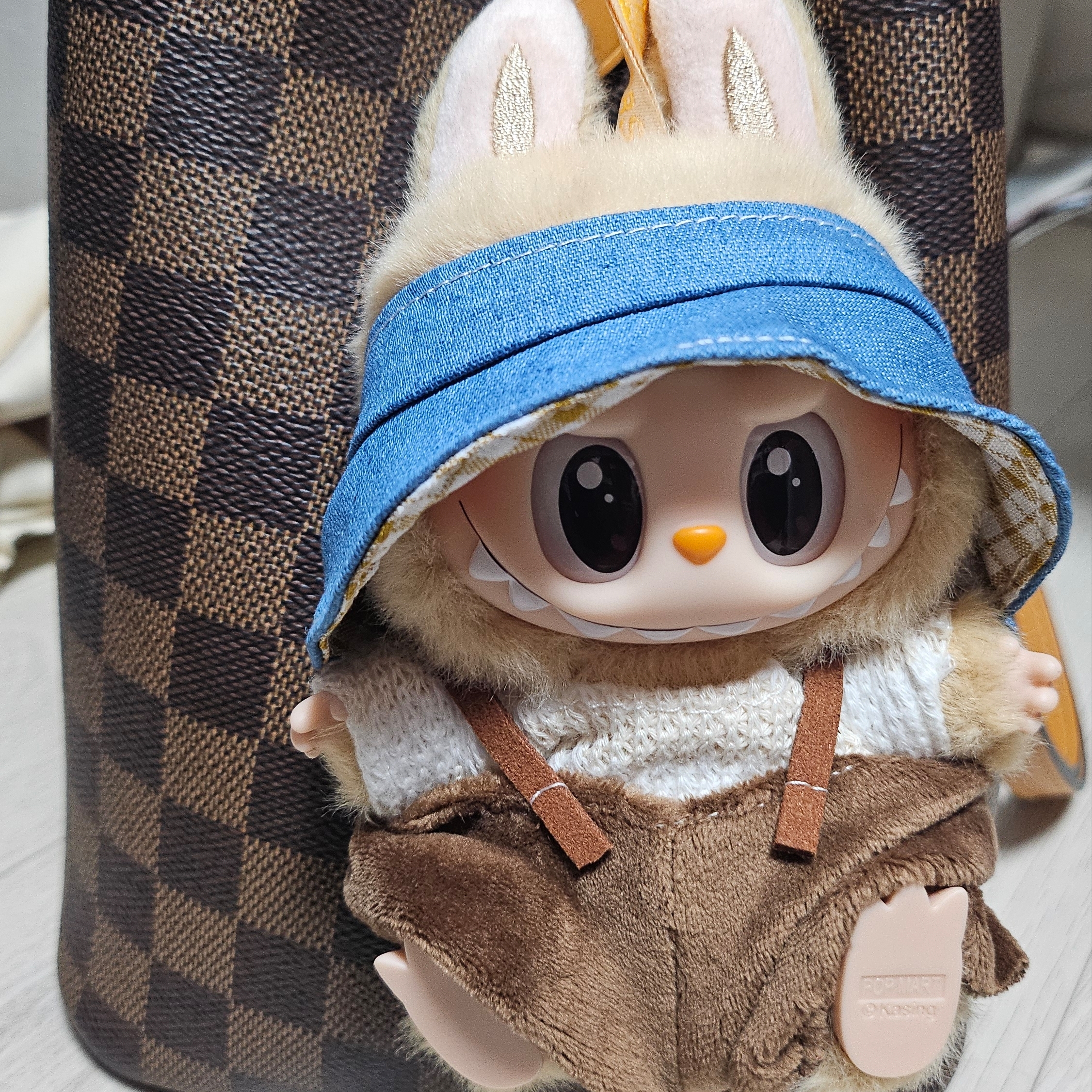 Pop Mart Labubu Let's Play Together Doll Series Baba Keyring (Opened Case) 착용 스타일