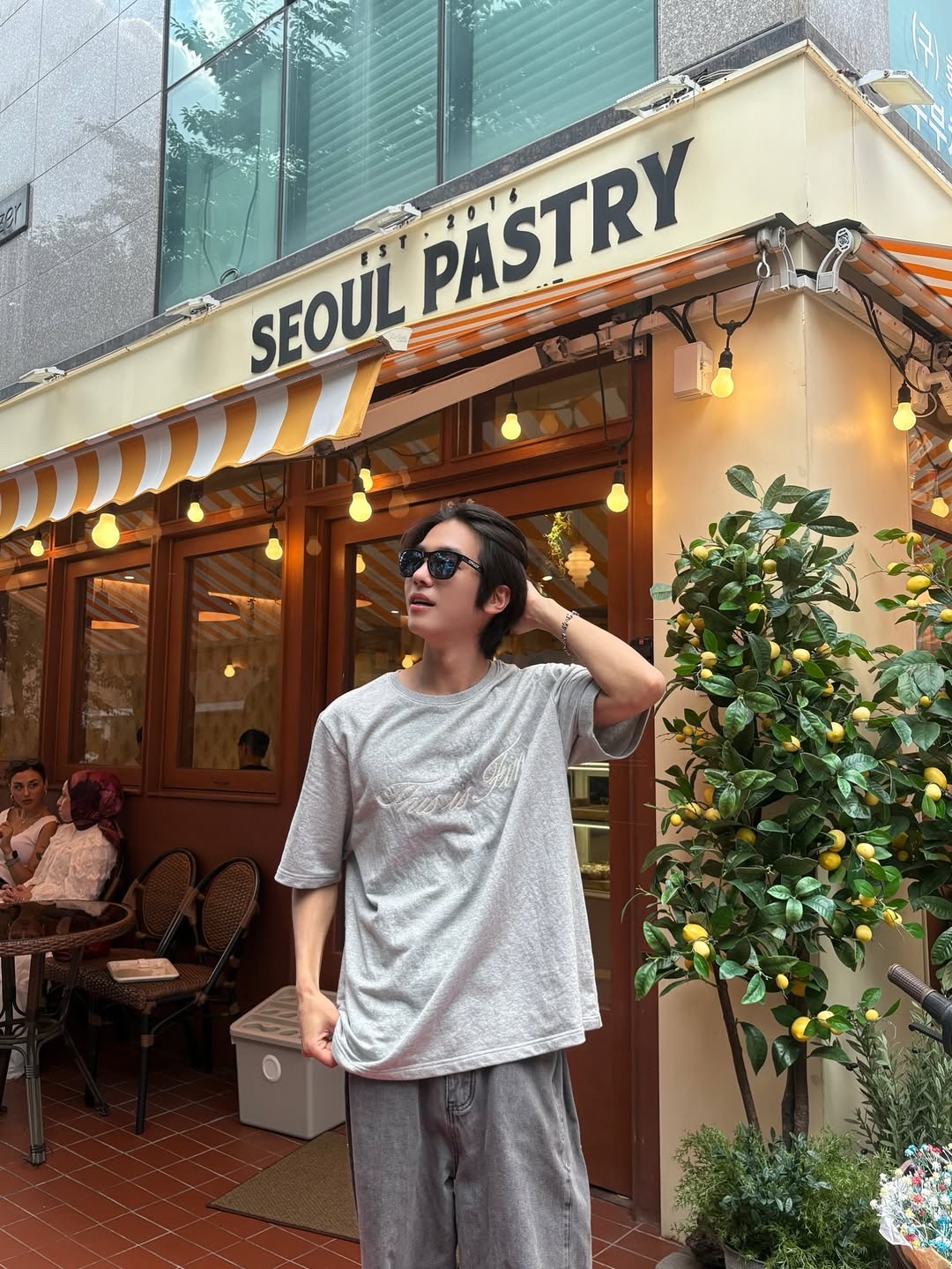 THIS IS FINE Oversized Signature Tee Sportif Gray 착용 스타일 - 5