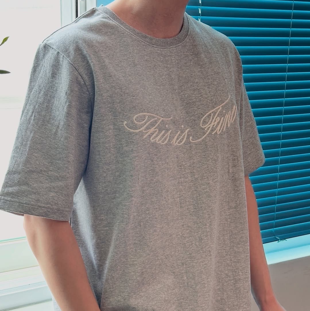 THIS IS FINE Oversized Signature Tee Sportif Gray, THIS IS FINE Signature Ball Cap Black 착용 스타일 - 3