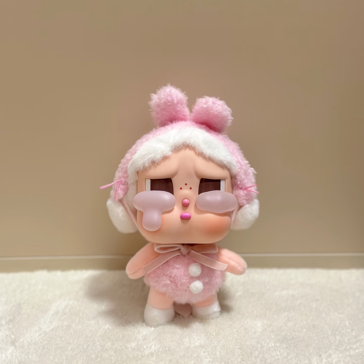 Pop Mart Crybaby Crying Again Series Plush Keyring I'll Give You All My Love (Opened Case) 착용 스타일