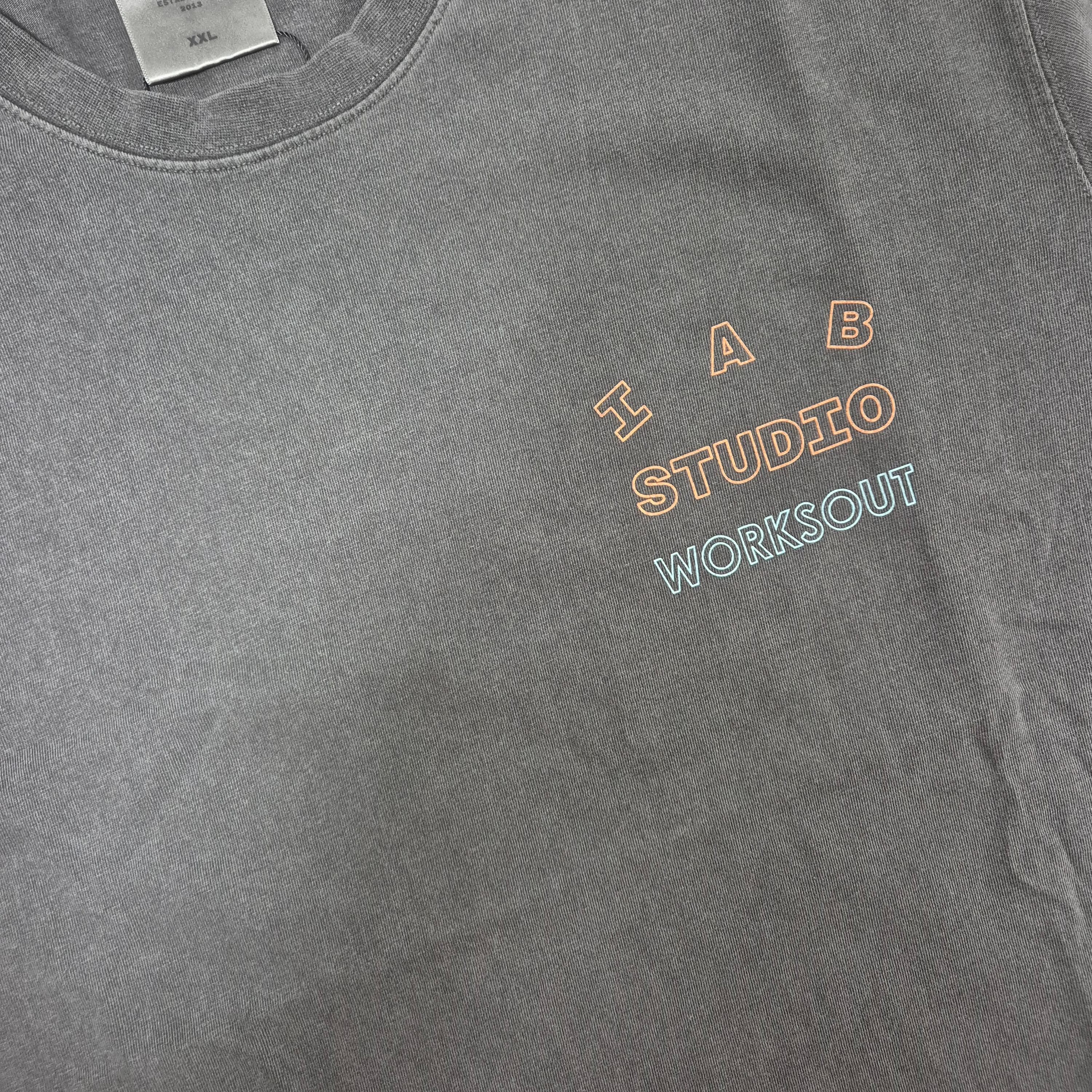 IAB Studio Pigment T-Shirt Charcoal for Worksout 착용 스타일 - 2